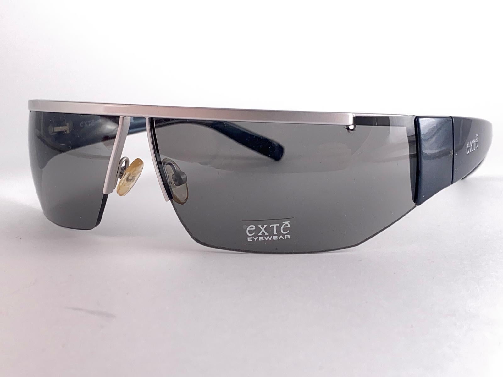 Vintage Exte EX 4 S  Matte Silver & Deep Blue Wrap Around  Sunglasses 2001 Italy For Sale 1