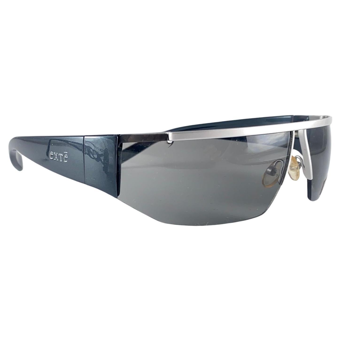Vintage Exte EX 4 S  Matte Silver & Deep Blue Wrap Around  Sunglasses 2001 Italy For Sale