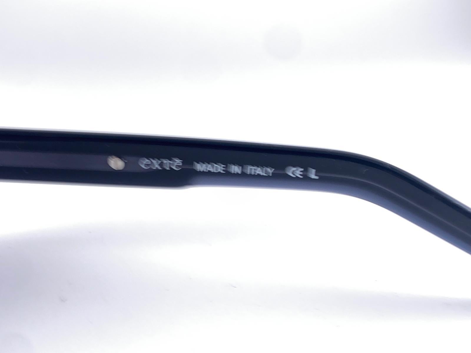 Gray Vintage Exte EX 9  Sleek Medium Dark Blue Sunglasses 2001 Italy For Sale