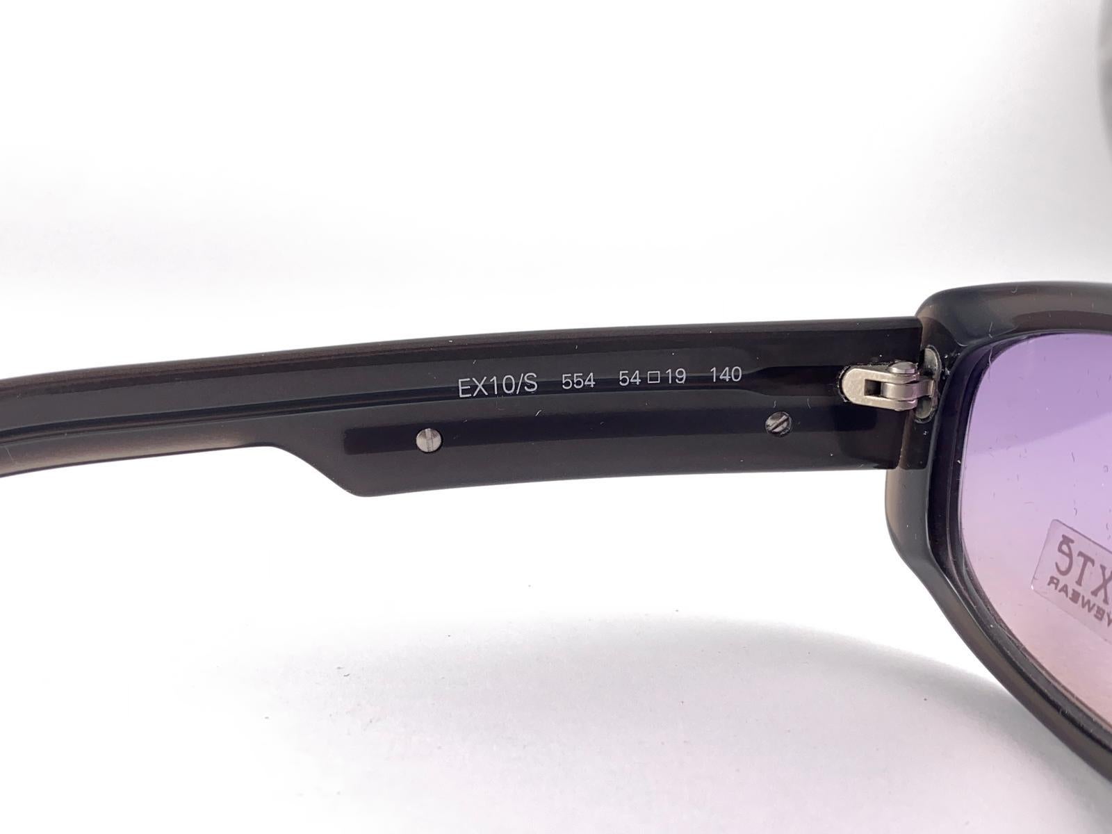 Vintage Exte EX10 Elegante mittelgroße burgunderrote Vintage-Sonnenbrille 2001 Italien im Zustand „Neu“ im Angebot in Baleares, Baleares
