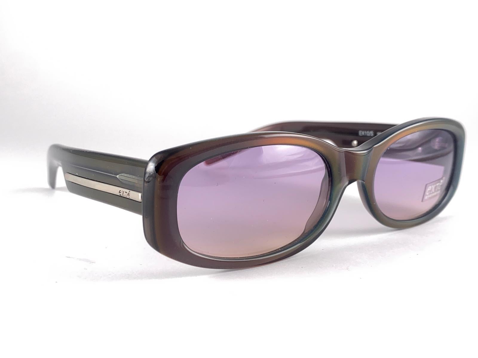 Vintage Exte EX10 Elegante mittelgroße burgunderrote Vintage-Sonnenbrille 2001 Italien im Angebot 2