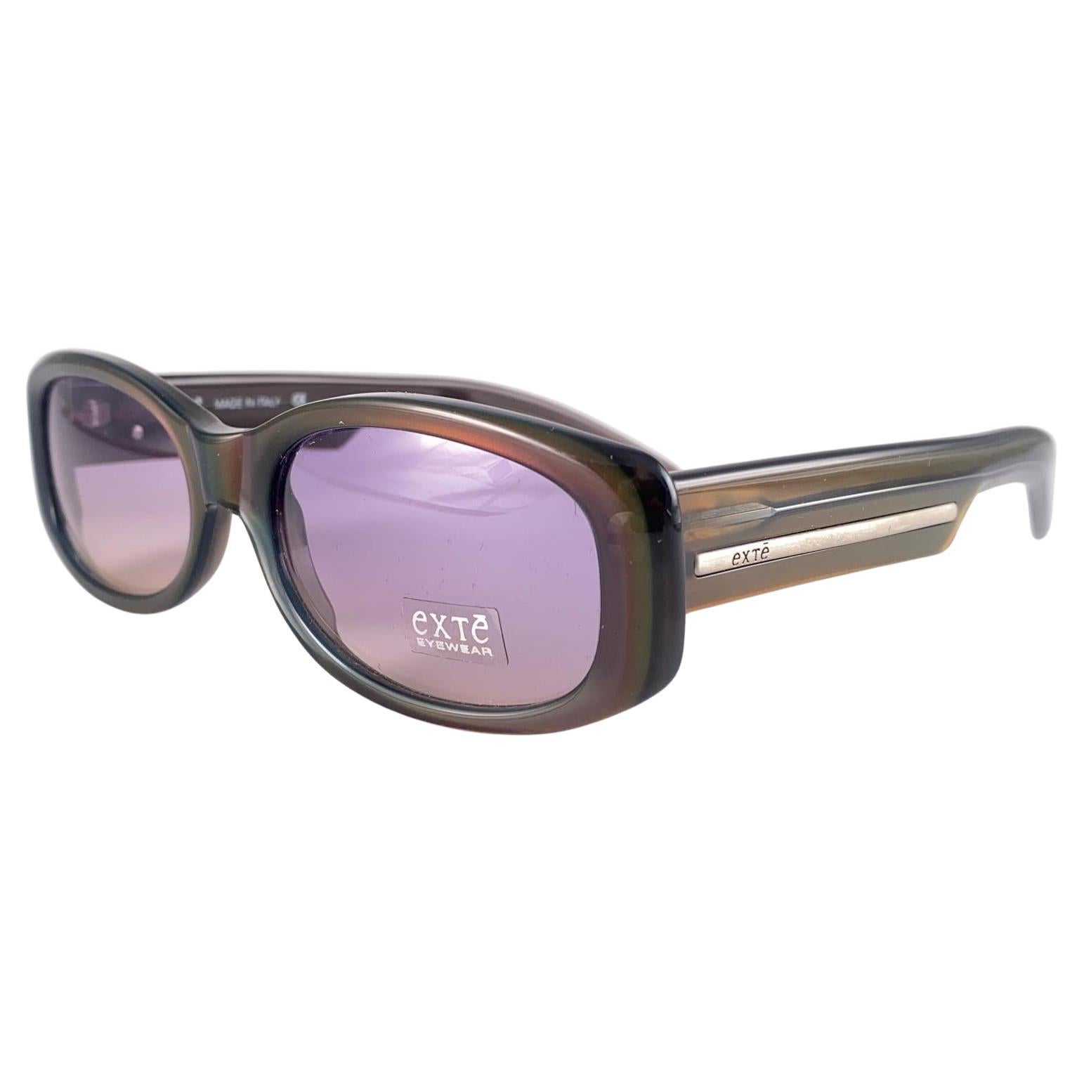 Vintage Exte EX10 Elegante mittelgroße burgunderrote Vintage-Sonnenbrille 2001 Italien im Angebot