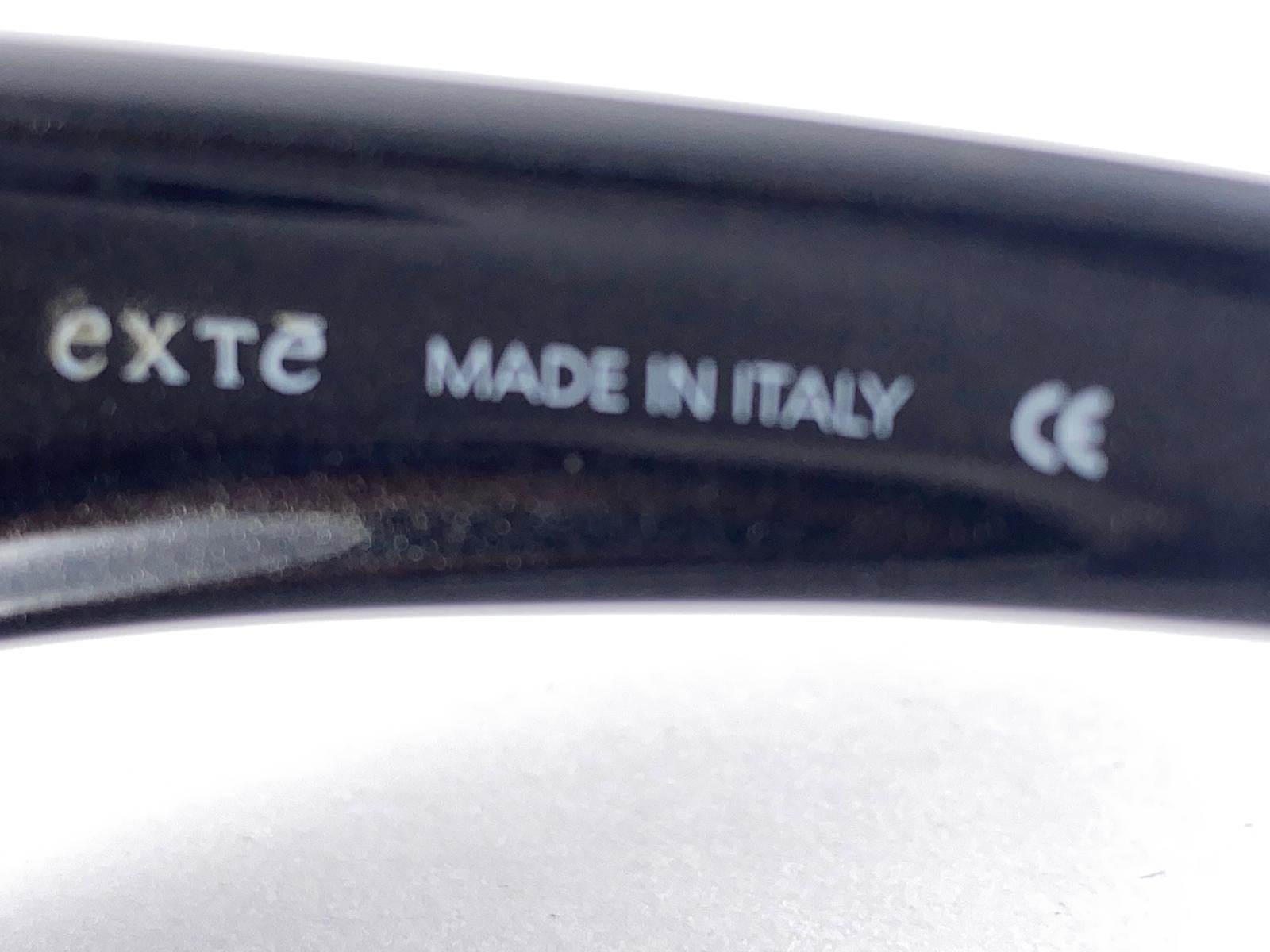 Vintage Exte EX2 Elegante schwarze Vintage-Sonnenbrille mit Wickelumrandung 2001 Italien im Zustand „Neu“ im Angebot in Baleares, Baleares