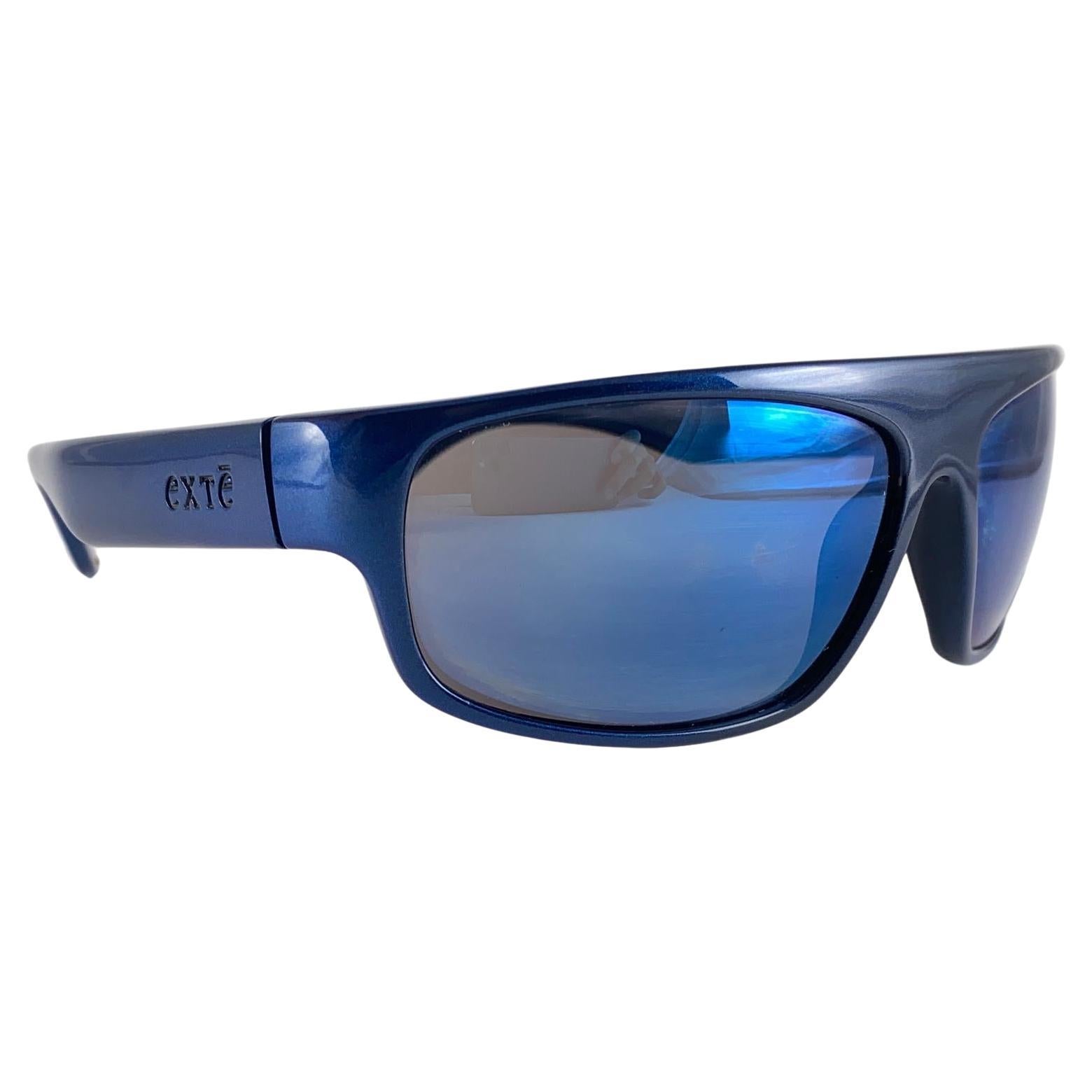 Vintage Exte EX2 schlanke zwei Tone Wrap Around Sonnenbrille 2001 Italien

Vintage Exte Sonnenbrille mit Wickeloptik. 

Dieser Artikel kann aufgrund der Lagerung leichte Gebrauchsspuren aufweisen.



Vorderseite : 18 cm

Höhe der Linse: 3.5