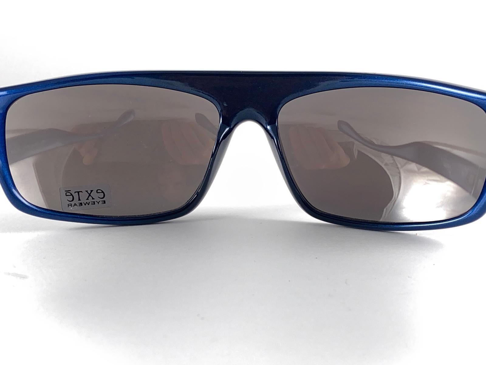 Vintage Exte EX3 Elegante blaue Wickel-Sonnenbrille im Vintage-Stil 2001 Italien im Zustand „Neu“ im Angebot in Baleares, Baleares