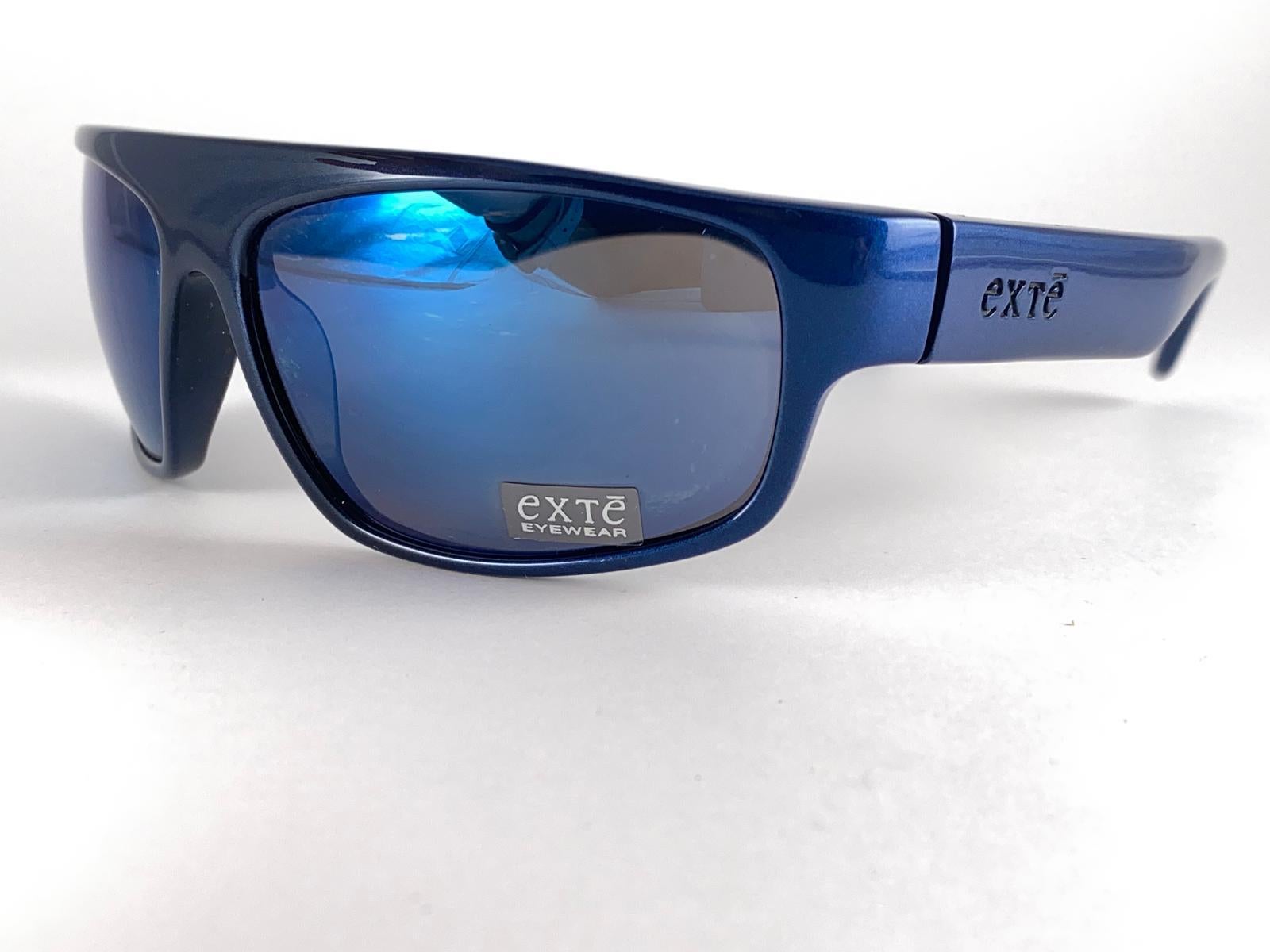 Vintage Exte EX3 Elegante blaue Wickel-Sonnenbrille im Vintage-Stil 2001 Italien im Angebot 1