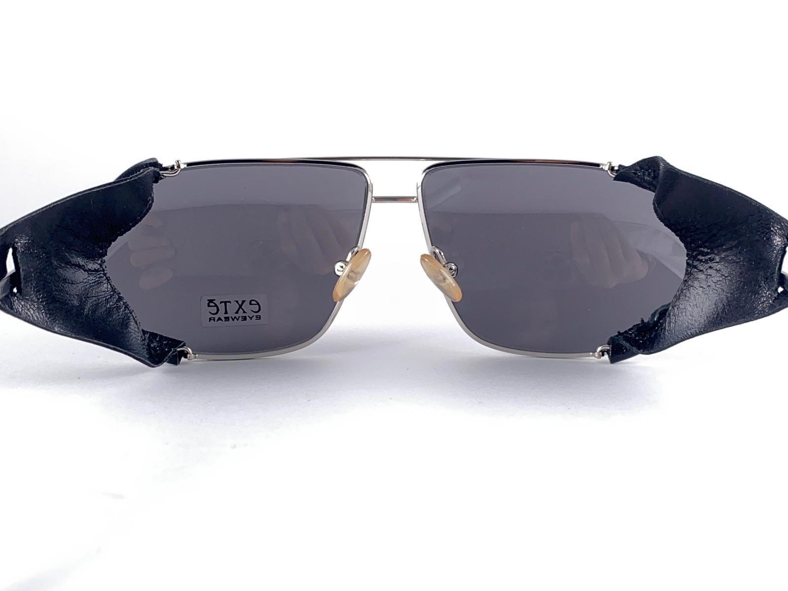 Women's or Men's Vintage Exte EX43 Silver & Black Faux Leather Wrap Around Sunglasses 2001 Italy For Sale