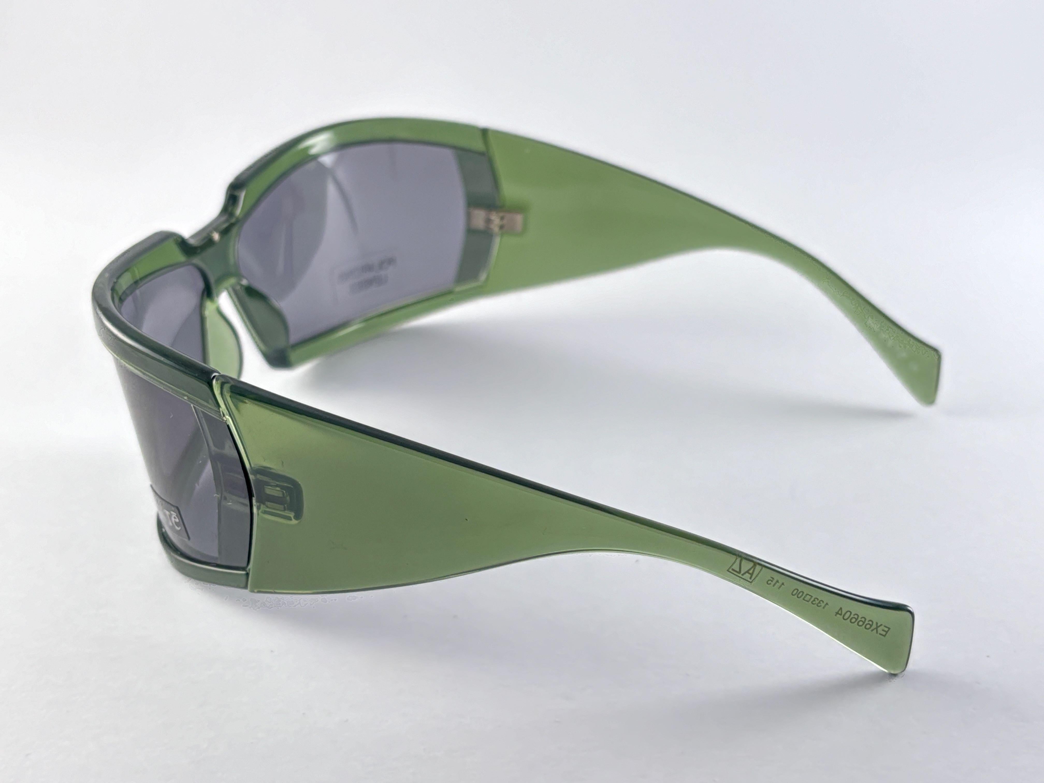 Vintage Exte EX66604 Transluzente Grüne Wickel-Sonnenbrille umgeben, Vintage 2001 Italien im Zustand „Hervorragend“ im Angebot in Baleares, Baleares