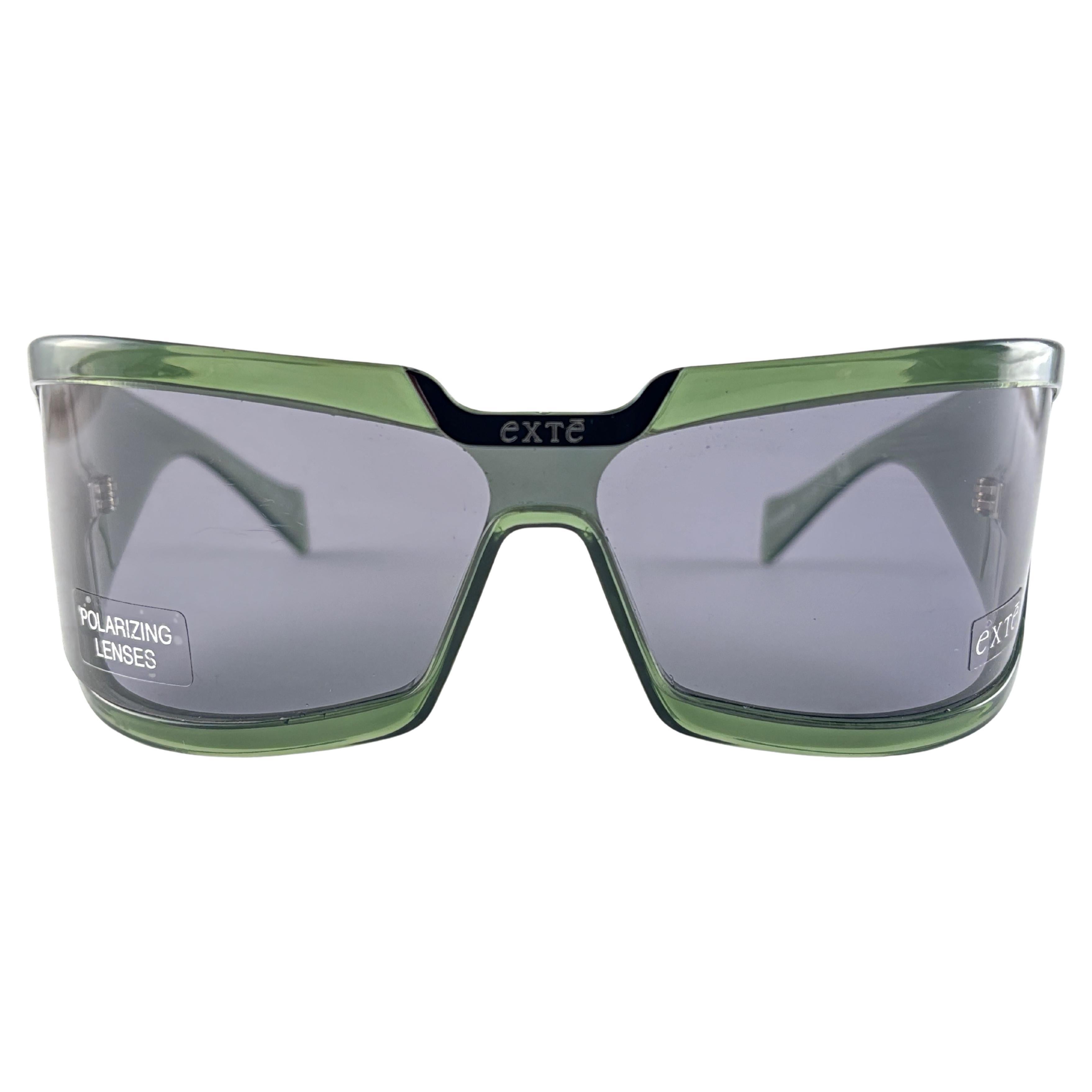 Vintage Exte EX66604 Transluzente Grüne Wickel-Sonnenbrille umgeben, Vintage 2001 Italien im Angebot
