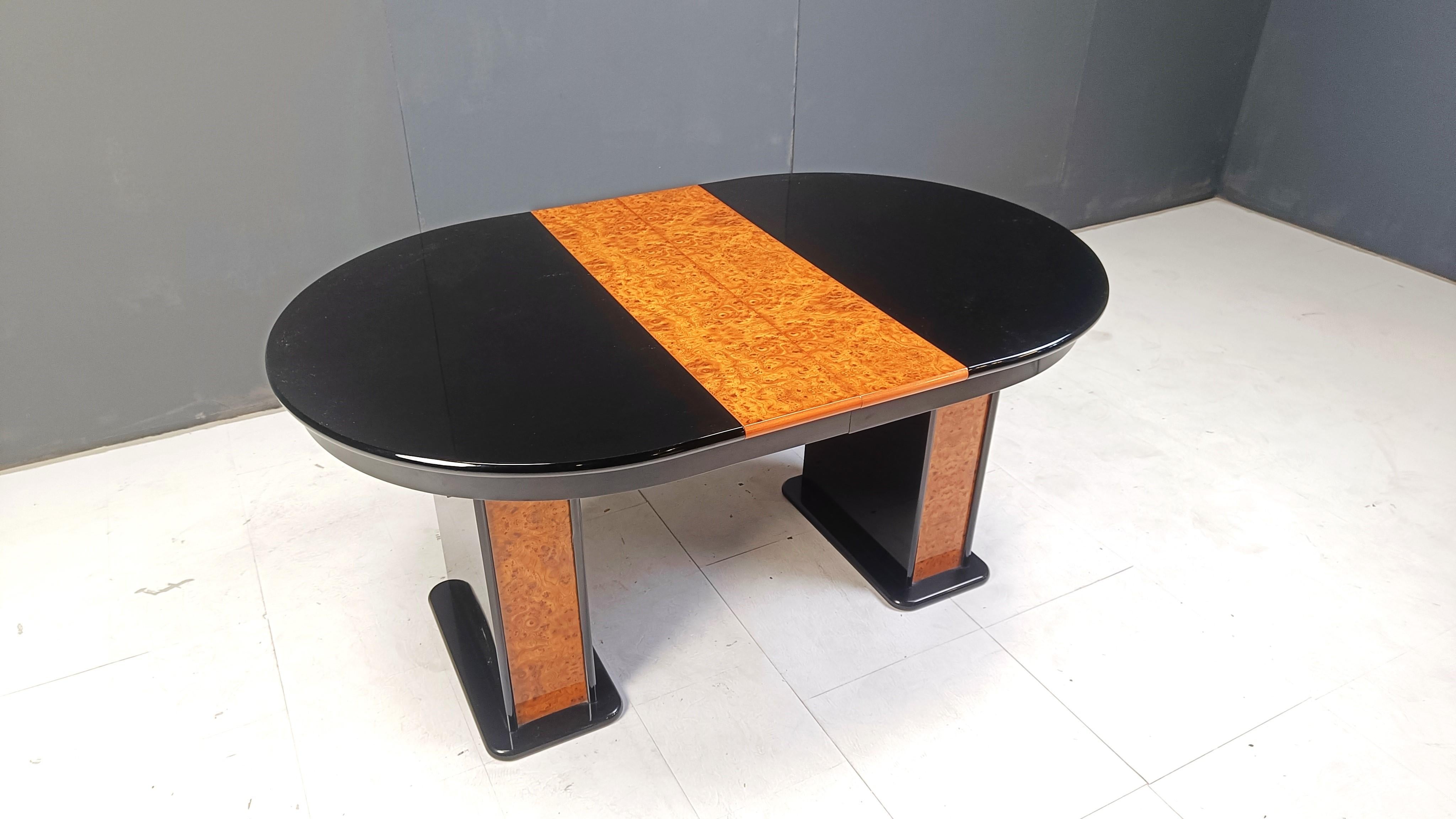 italien Table de salle à manger vintage extensible en bois de ronce et laque, années 1980 en vente
