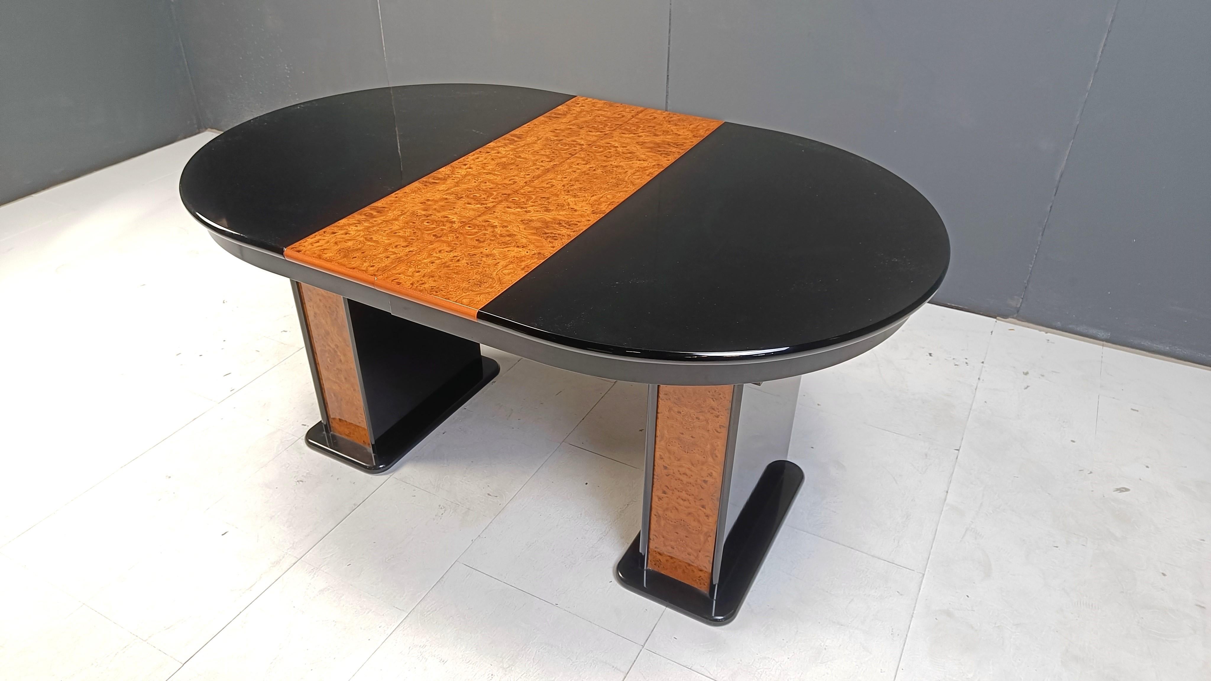 Table de salle à manger vintage extensible en bois de ronce et laque, années 1980 en vente 1