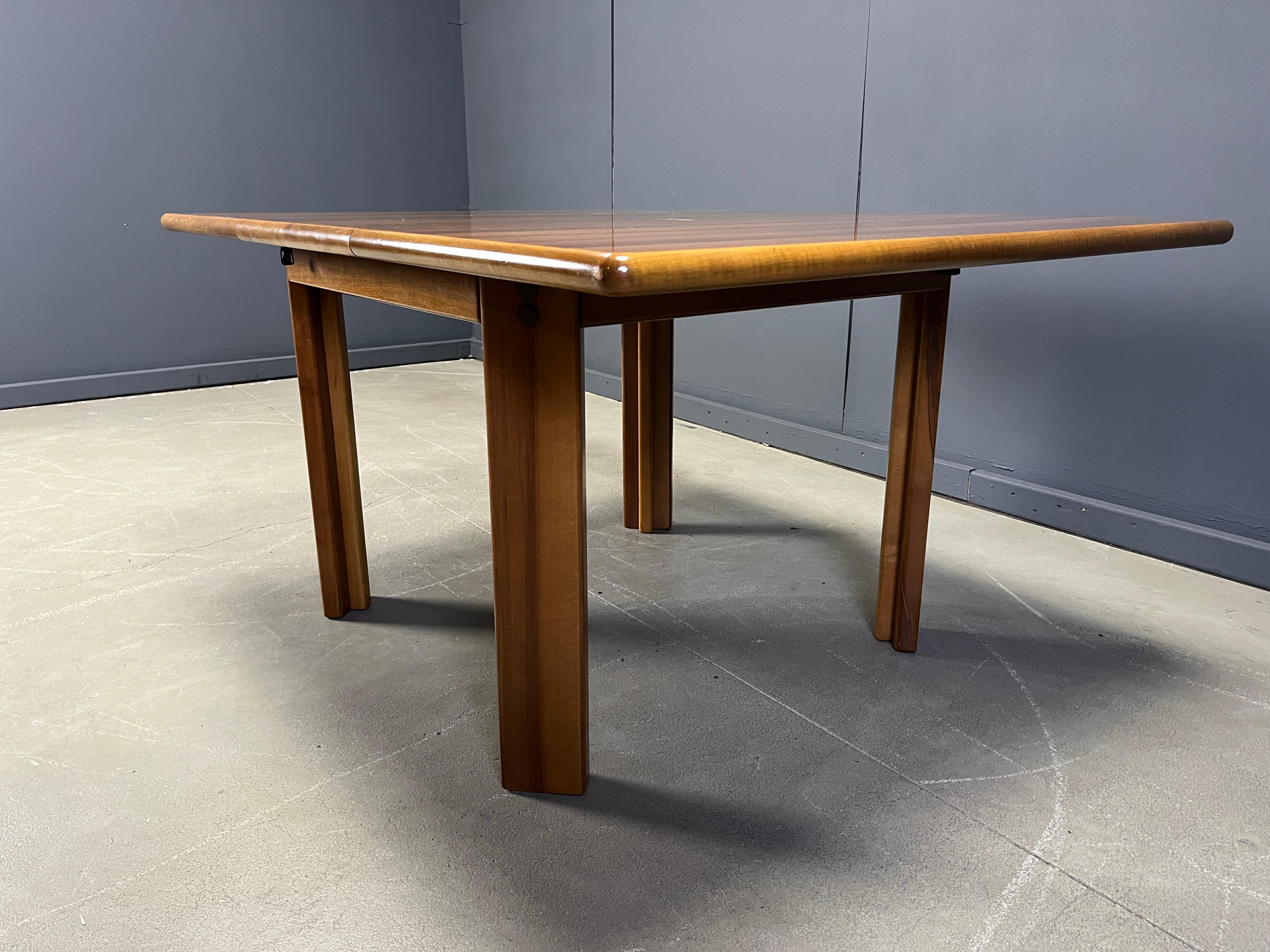 Vintage extendable dining table by Molteni, 1970s For Sale 5