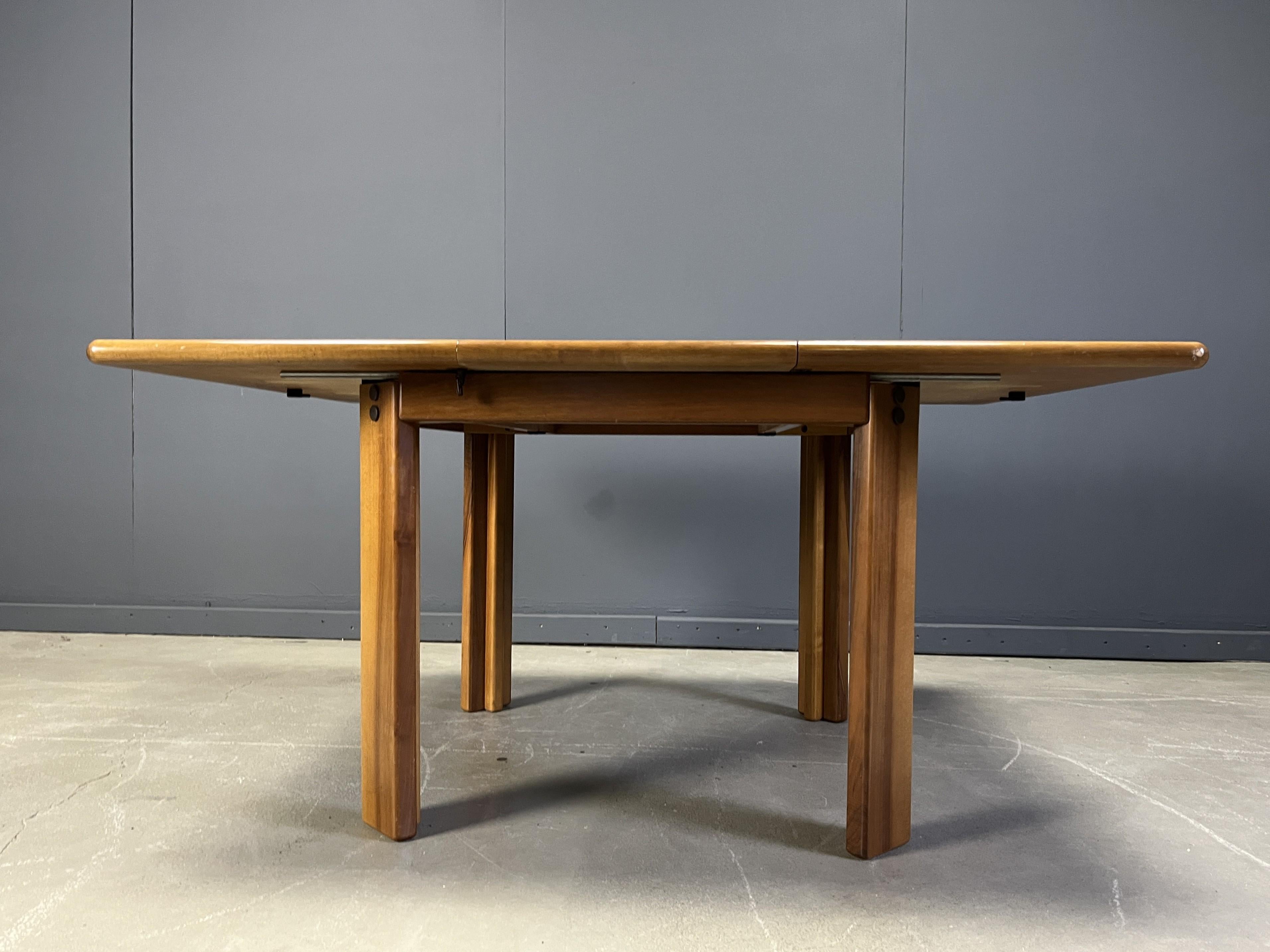 Vintage extendable dining table by Molteni, 1970s For Sale 7