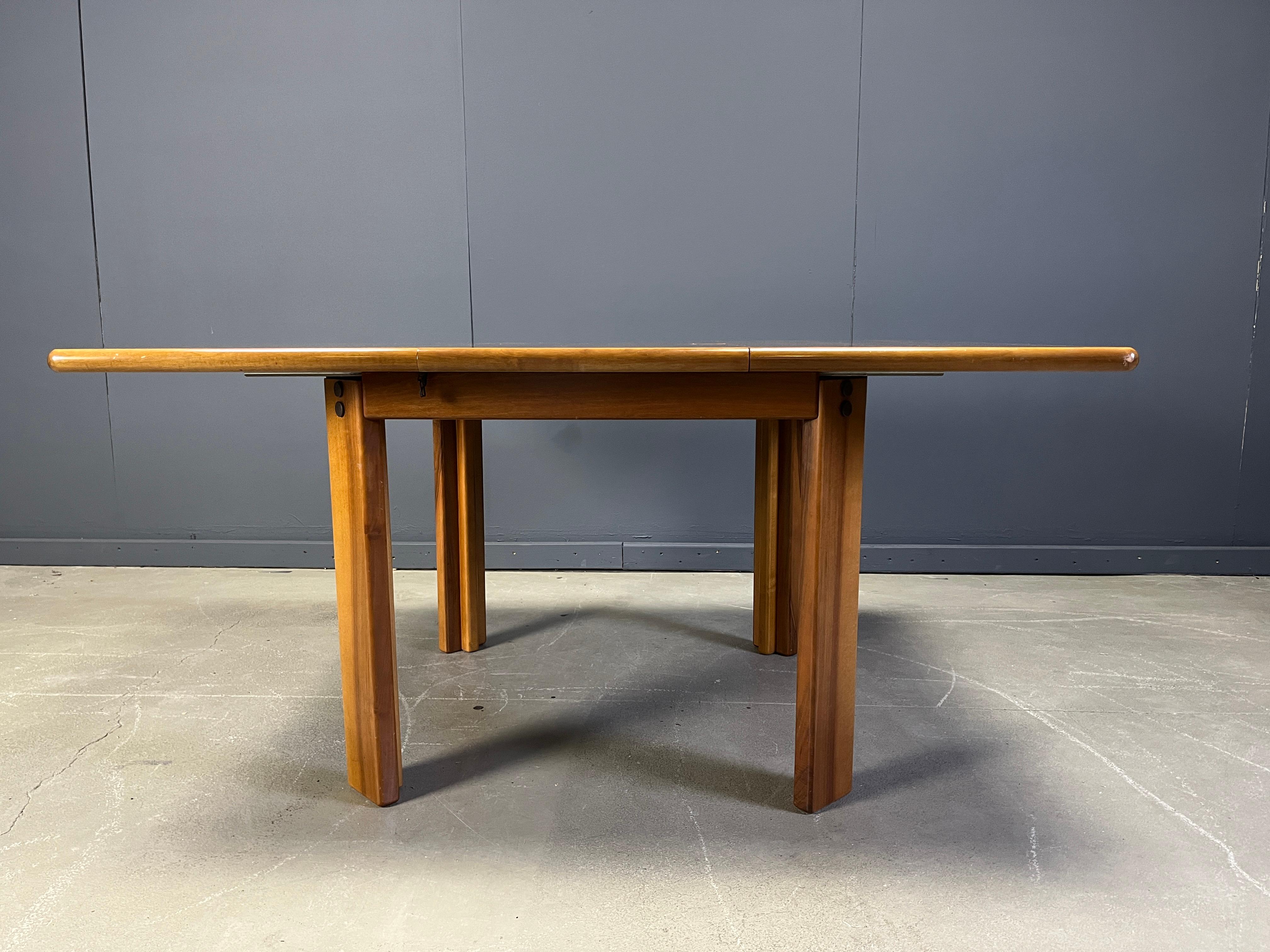 Vintage extendable dining table by Molteni, 1970s For Sale 8