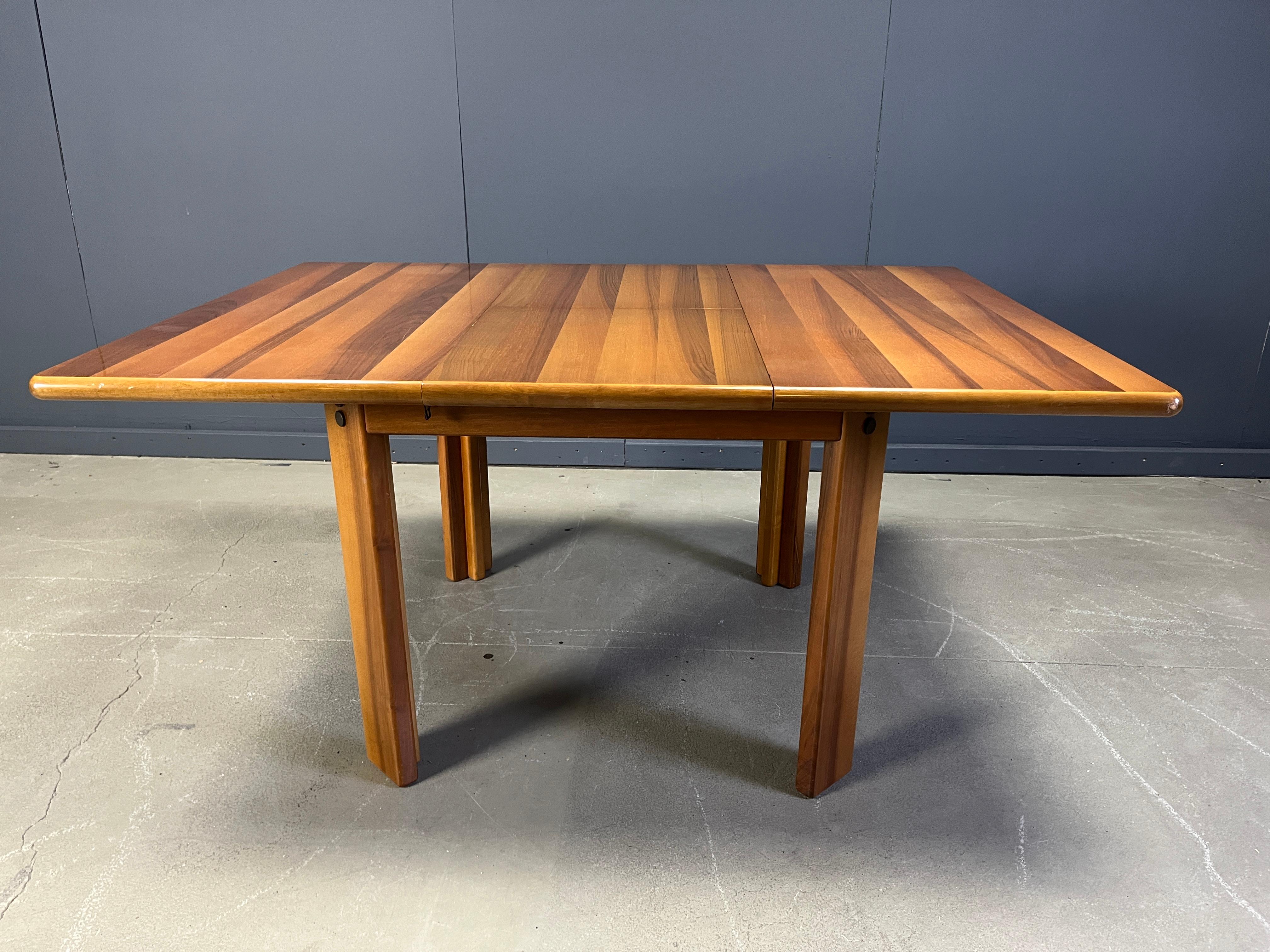 Vintage extendable dining table by Molteni, 1970s For Sale 9