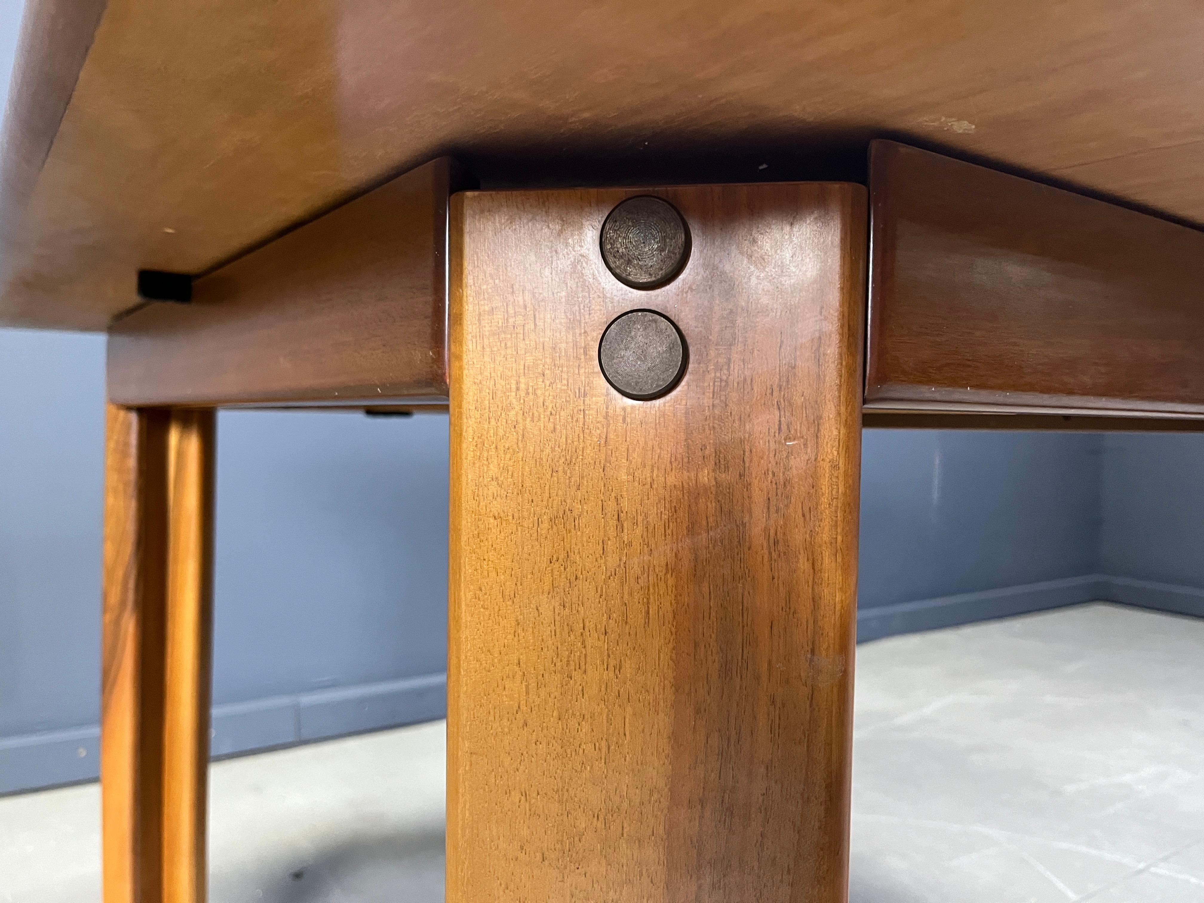 Italian Vintage extendable dining table by Molteni, 1970s For Sale