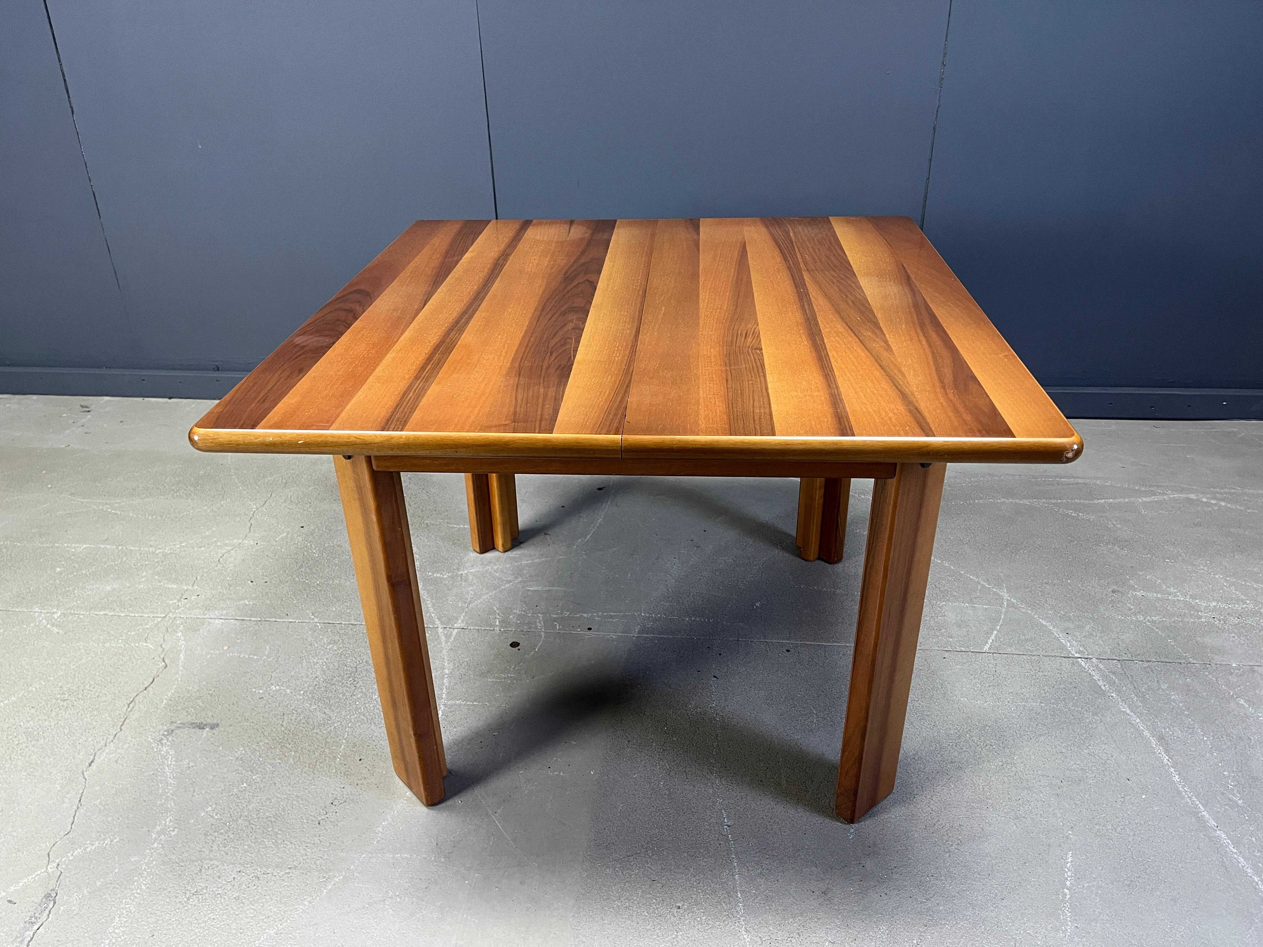 Vintage extendable dining table by Molteni, 1970s For Sale 1