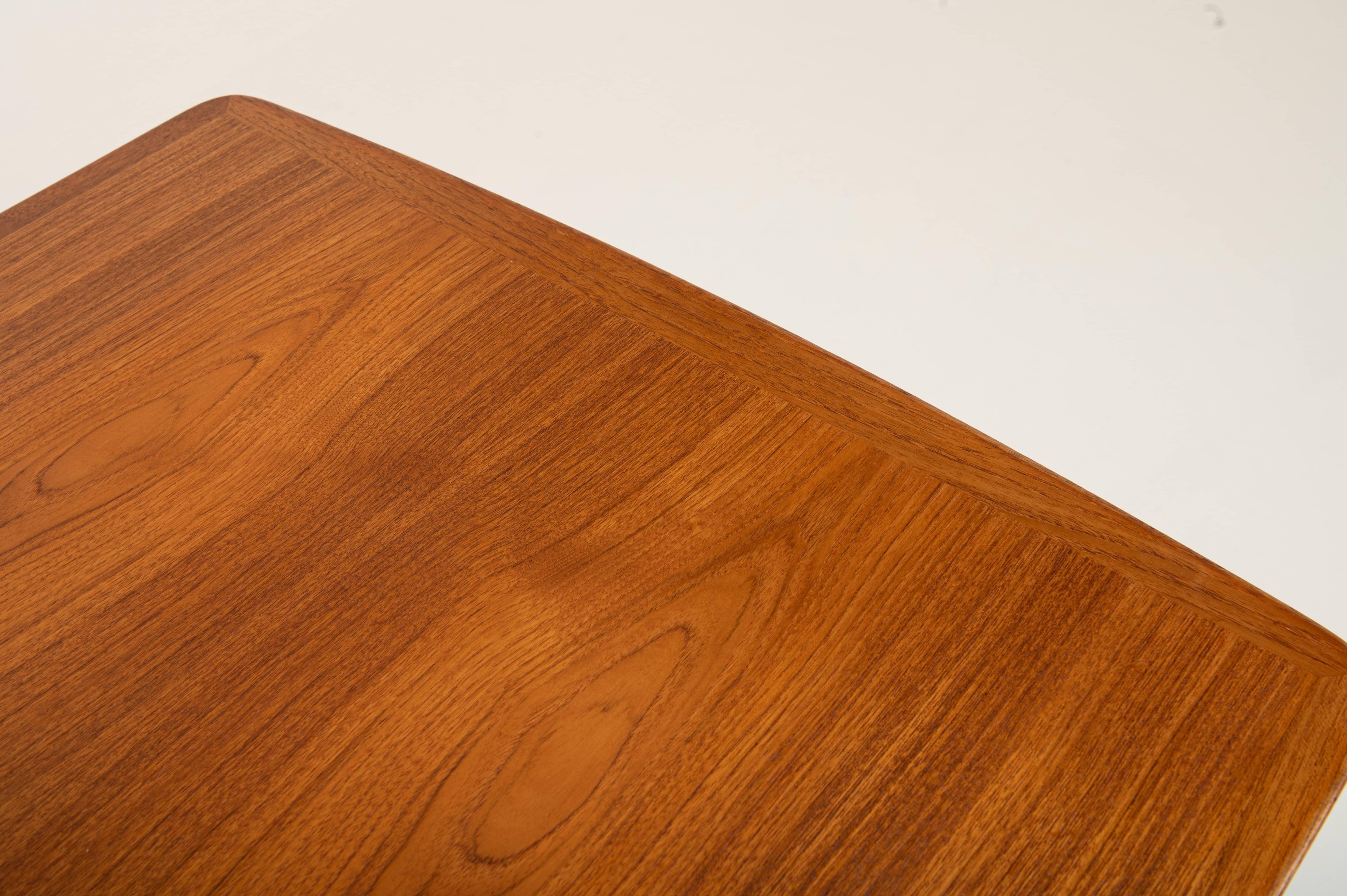 20ième siècle Table de salle à manger extensible vintage par Svend Aage Madsen pour K.K. & Søn en vente