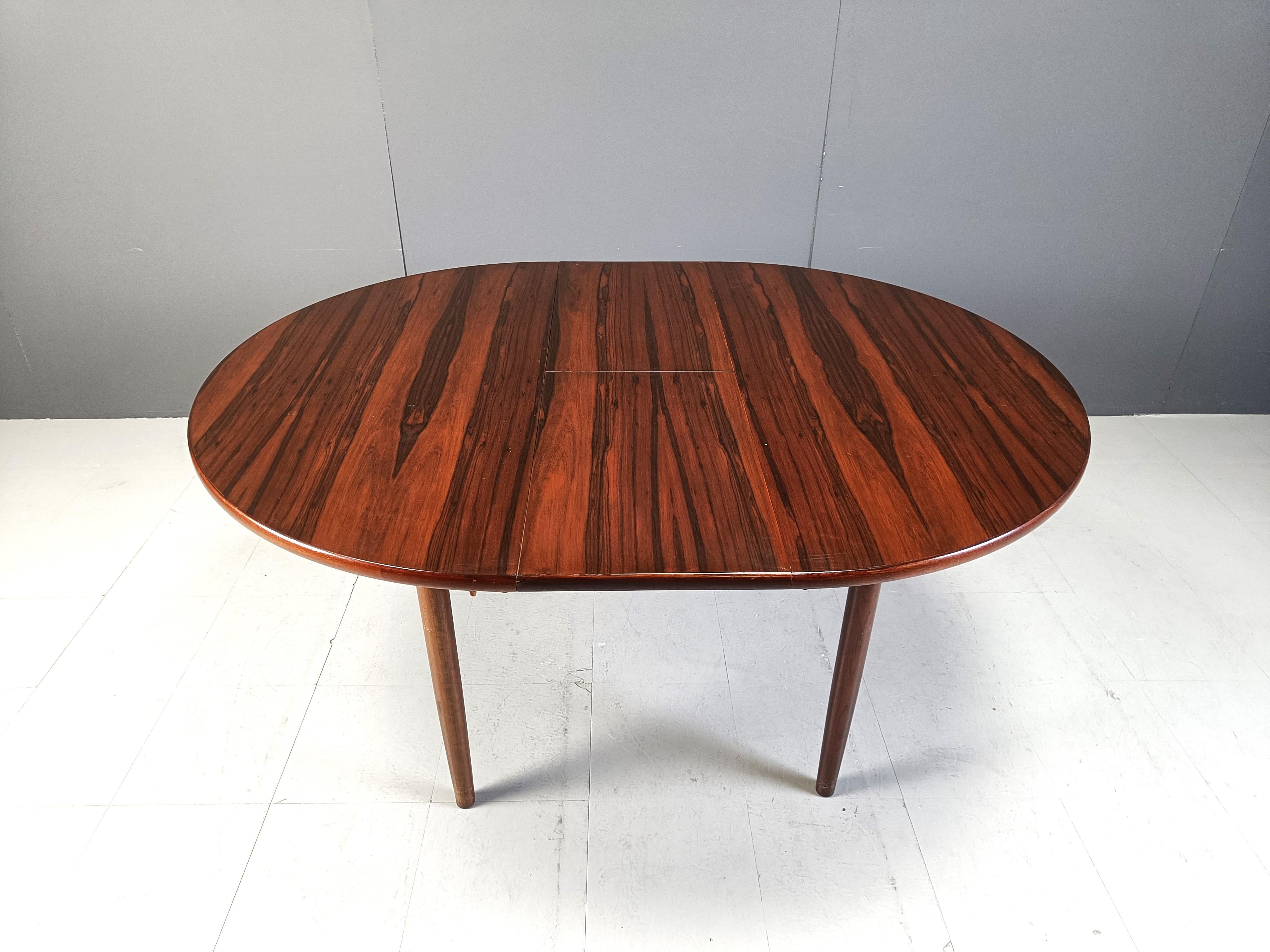 Ausziehbarer Vintage-Esstisch aus Palisanderholz, 1960er Jahre (Rosenholz) im Angebot