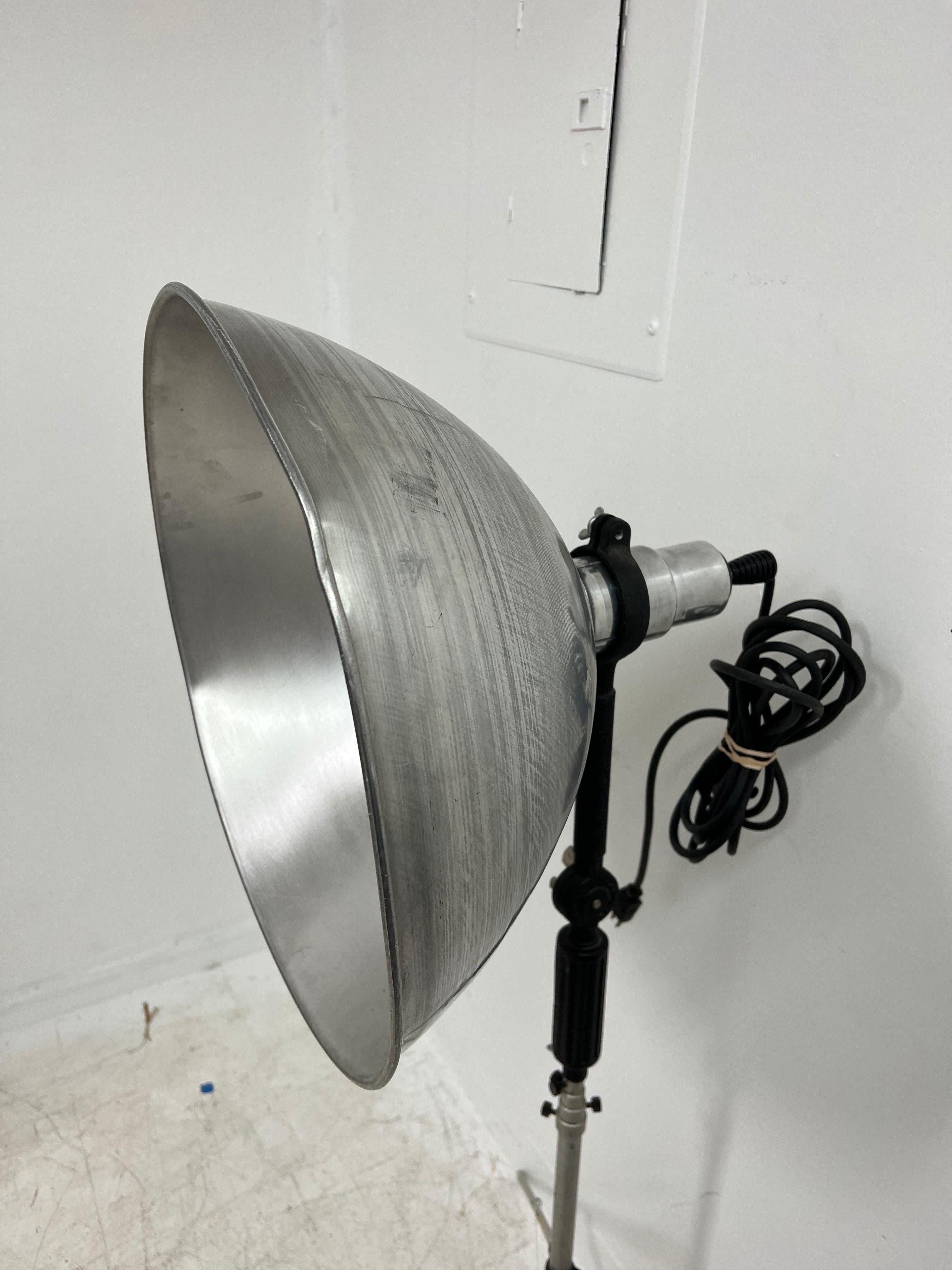 Mid-Century Modern Vintage Extendable Light Lamp For Sale