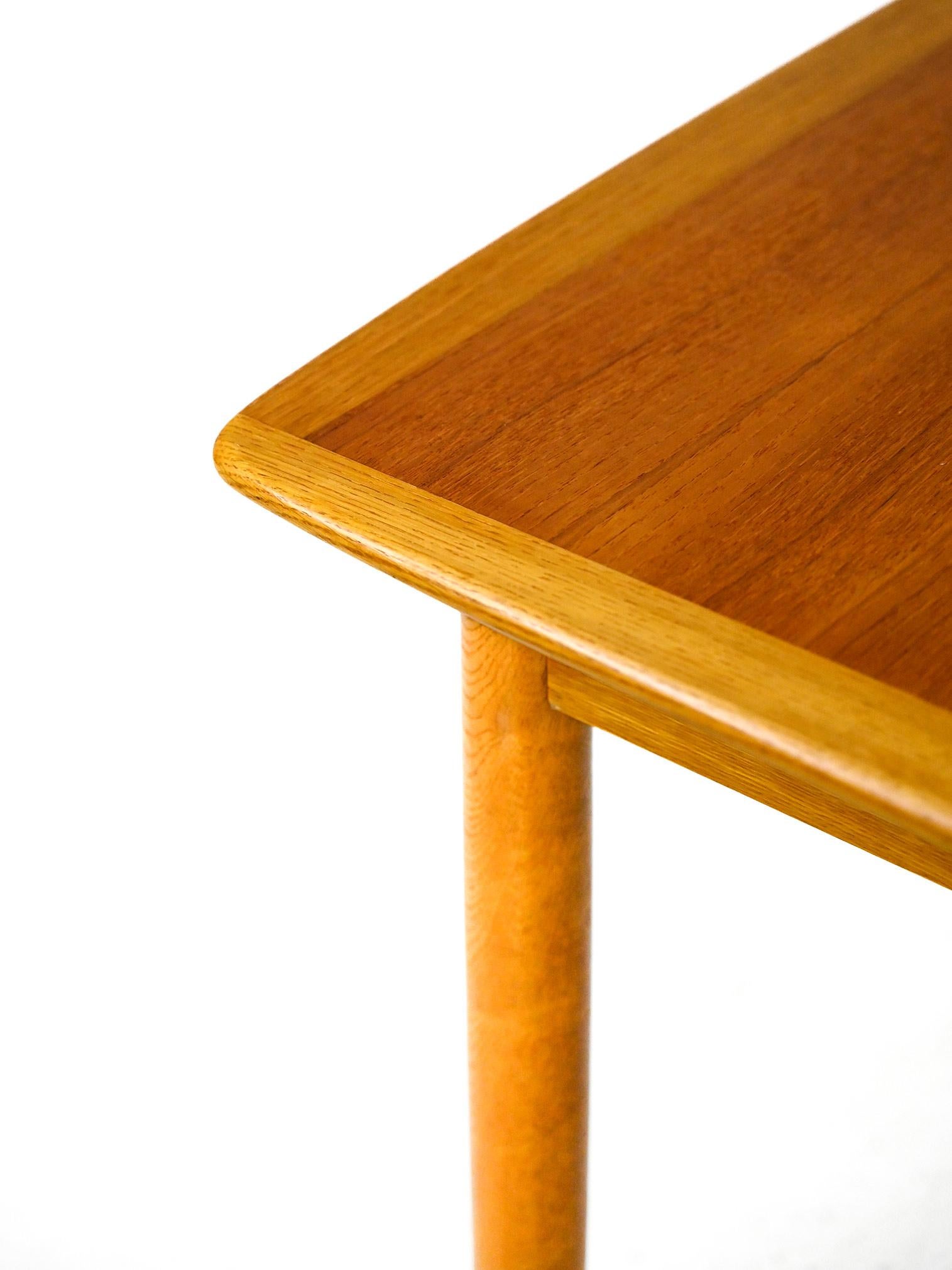 Vintage Extendable Teak and Oak Table For Sale 4