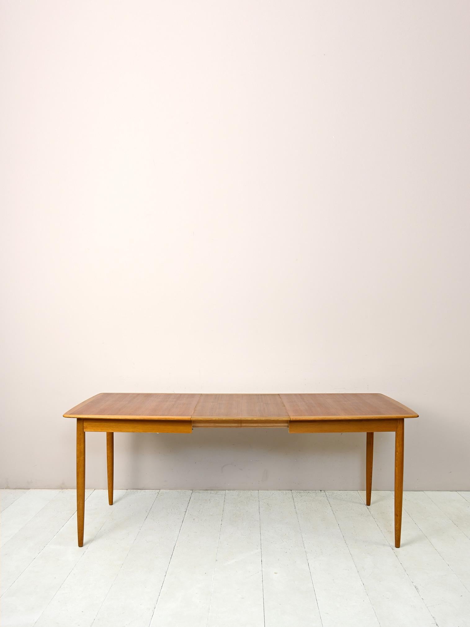 Ausziehbarer Vintage-Tisch aus Teak und OAK im Zustand „Gut“ im Angebot in Brescia, IT