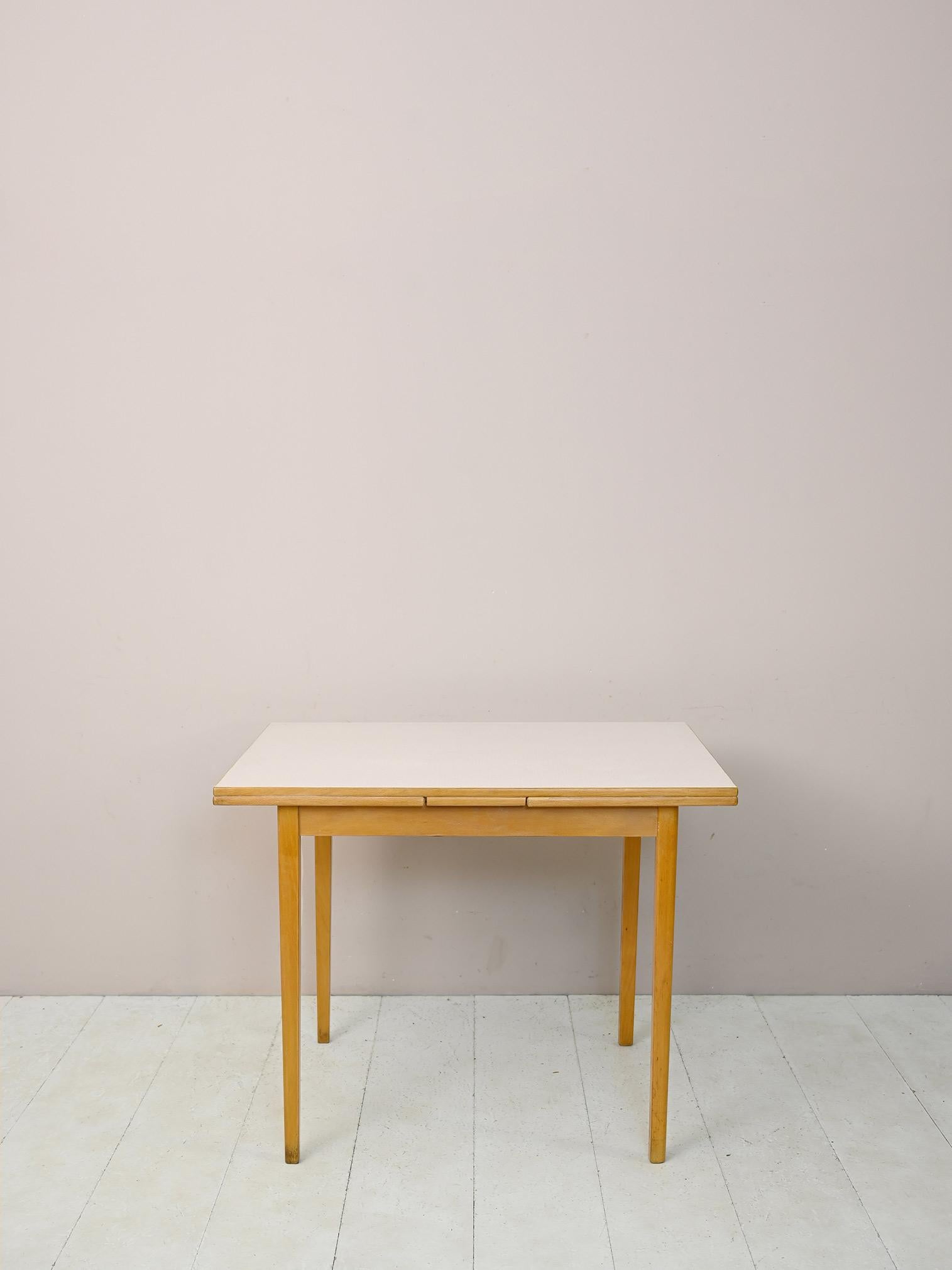Scandinave Table vintage à rallonge en bois et formica en vente