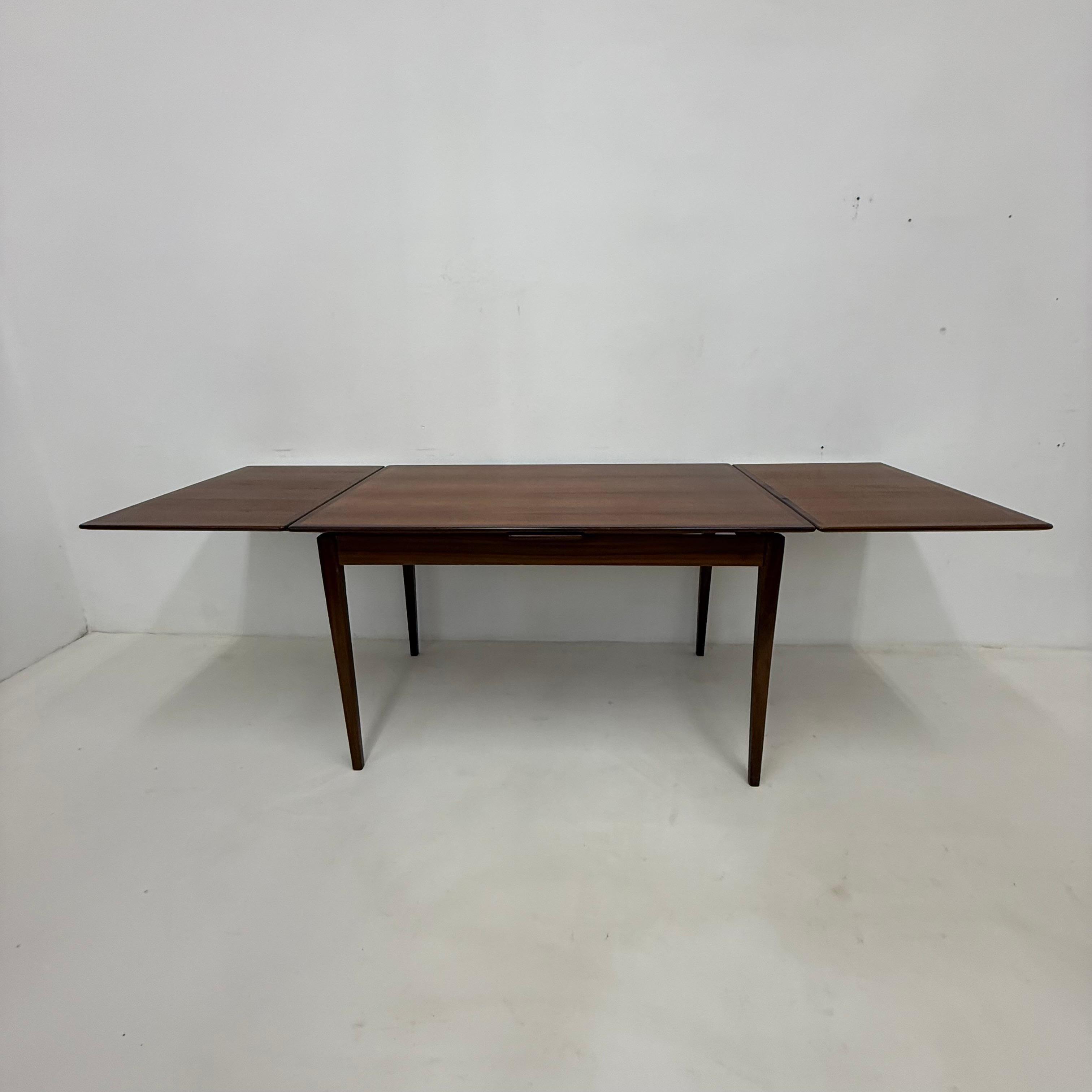 Table de salle à manger vintage extensible en bois, années 1960 en vente 3