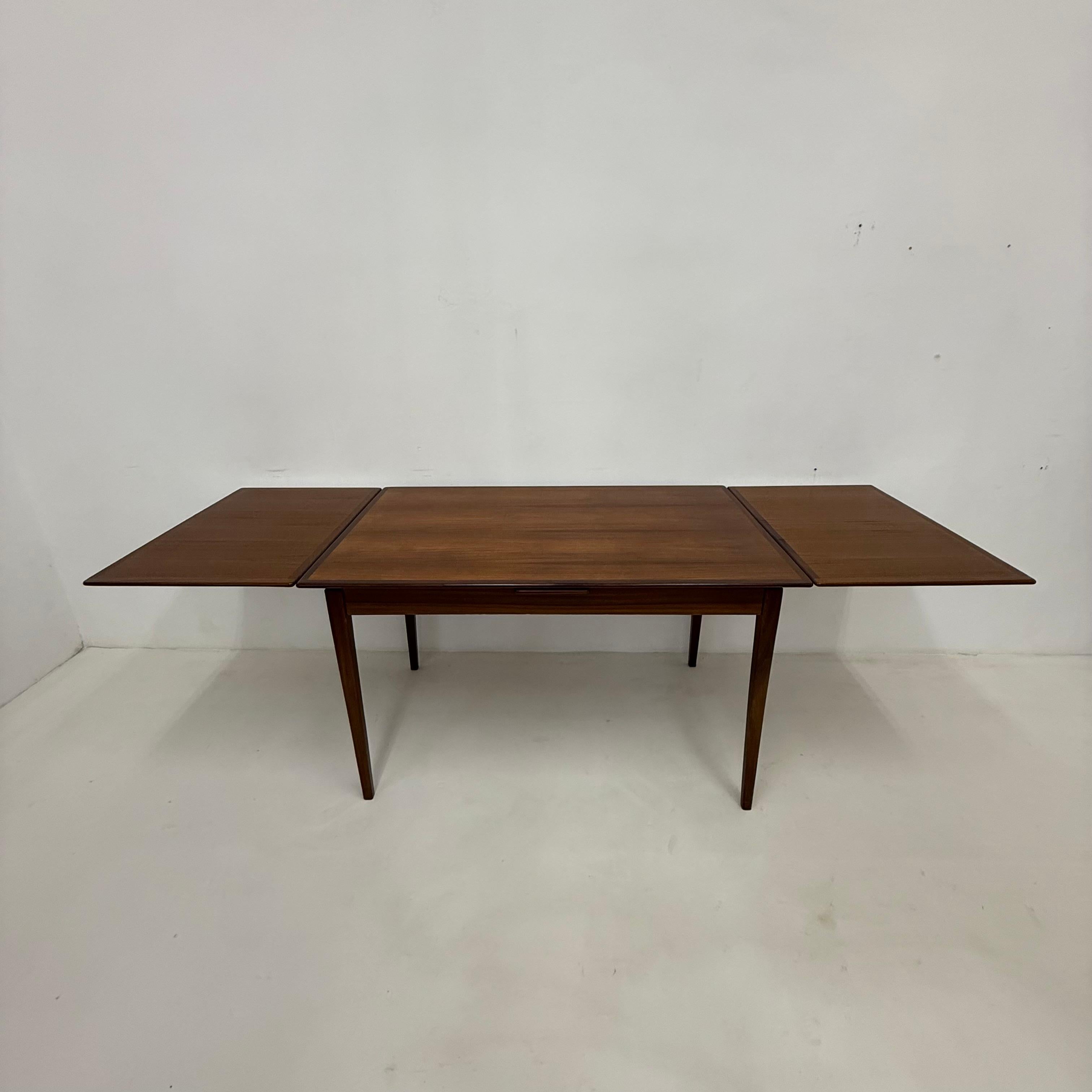 Table de salle à manger vintage extensible en bois, années 1960 en vente 5