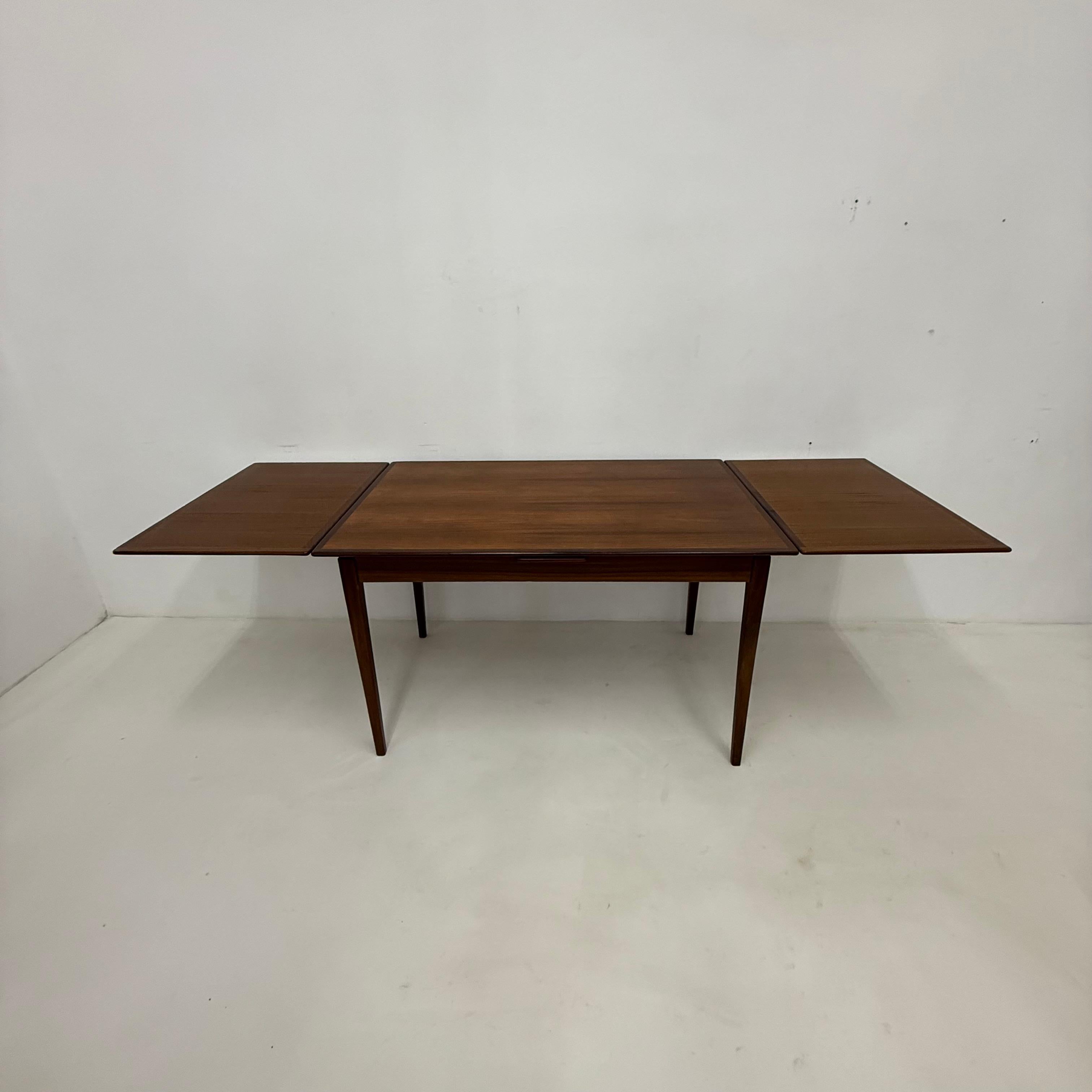 Table de salle à manger vintage extensible en bois, années 1960 en vente 6