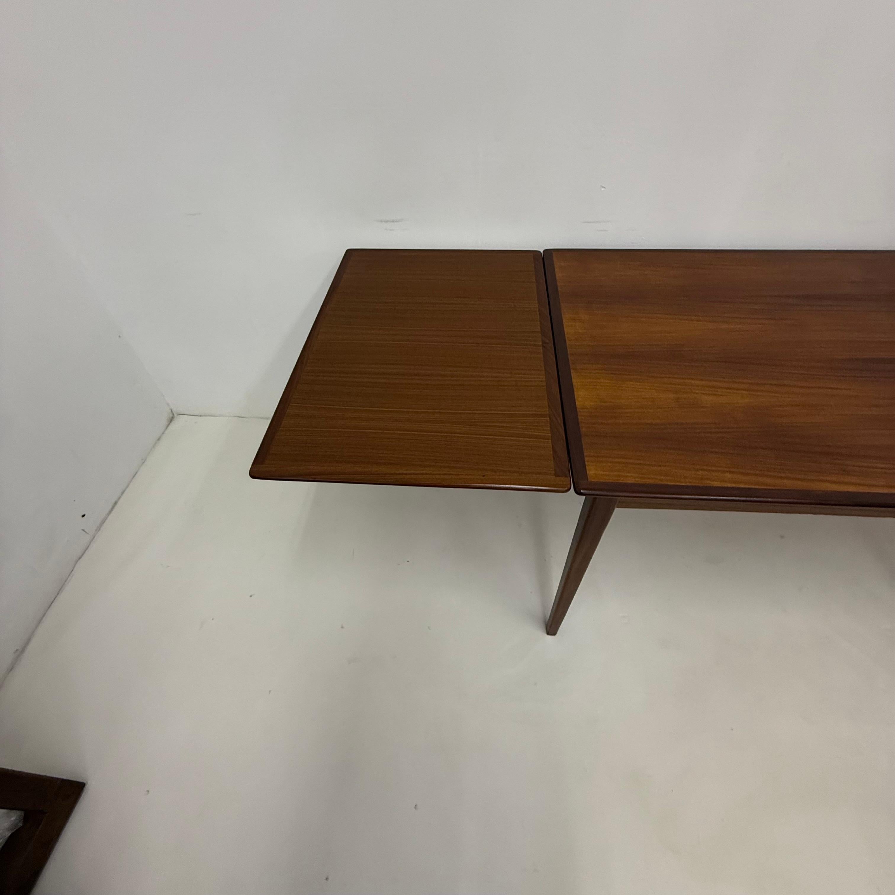Table de salle à manger vintage extensible en bois, années 1960 en vente 9