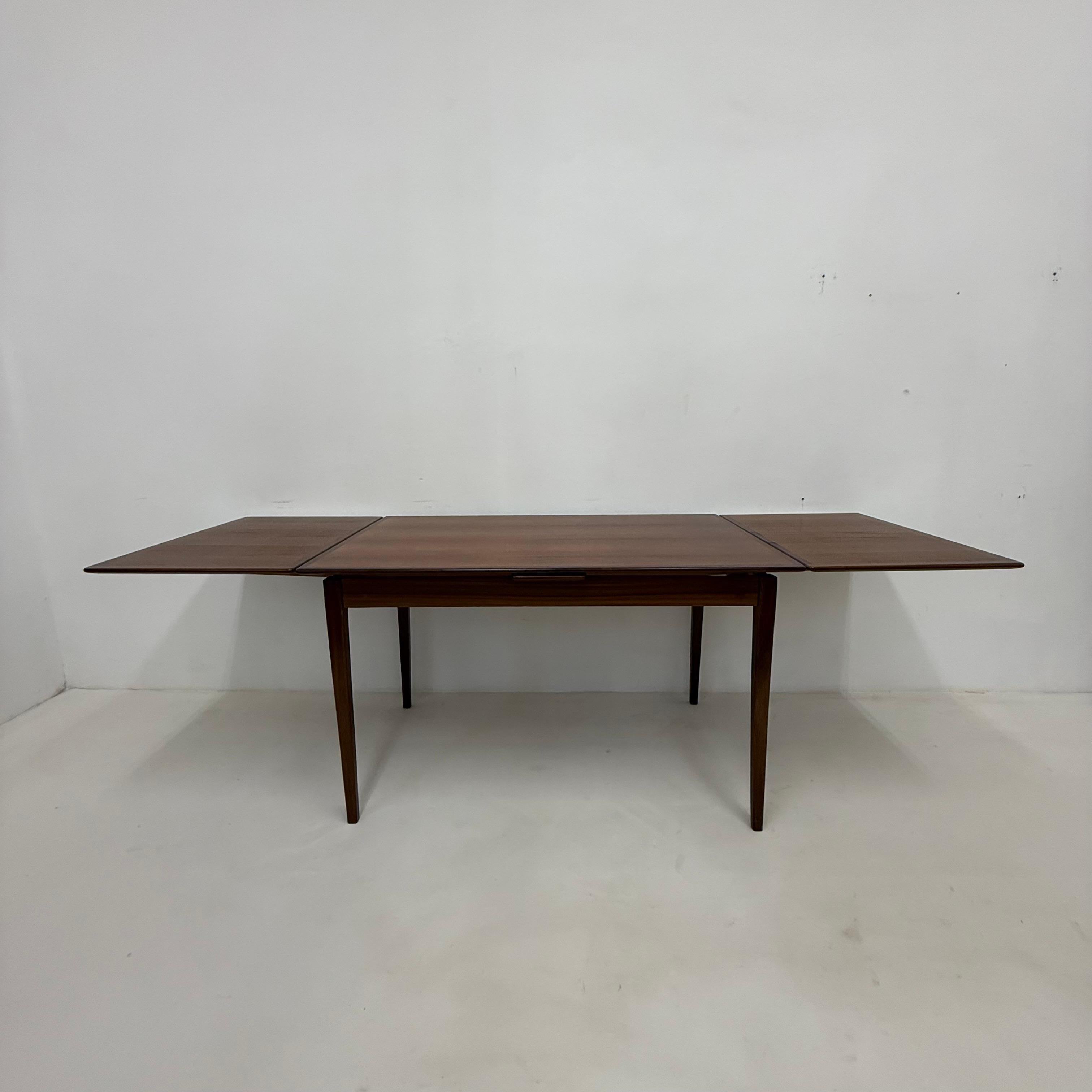 Table de salle à manger vintage extensible en bois, années 1960 Bon état - En vente à Delft, NL