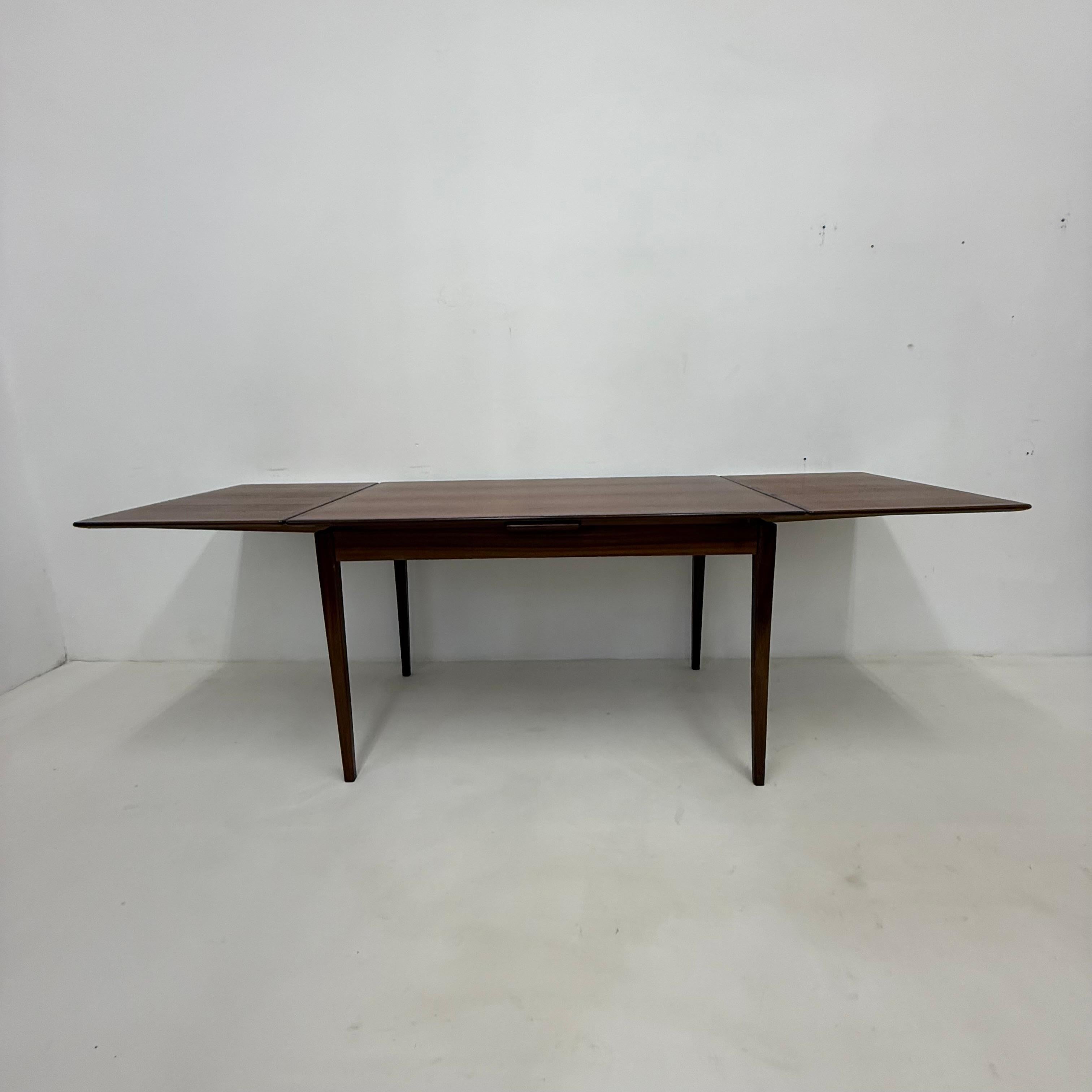 Milieu du XXe siècle Table de salle à manger vintage extensible en bois, années 1960 en vente