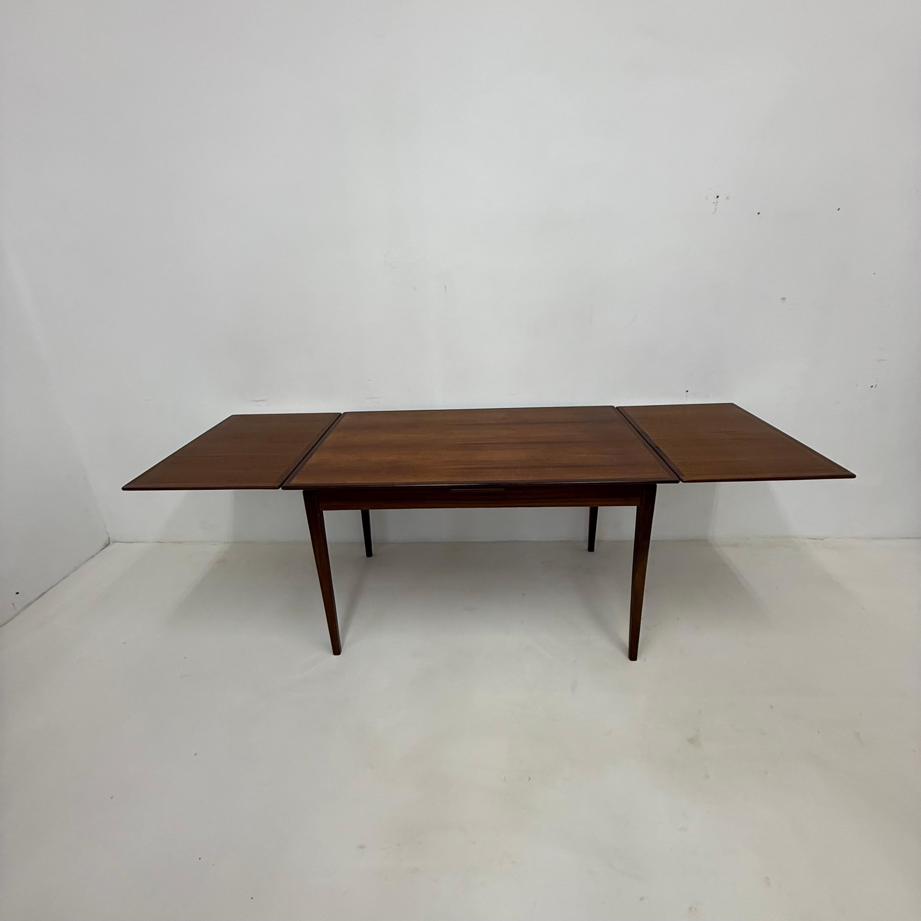 Table de salle à manger vintage extensible en bois, années 1960 en vente 2