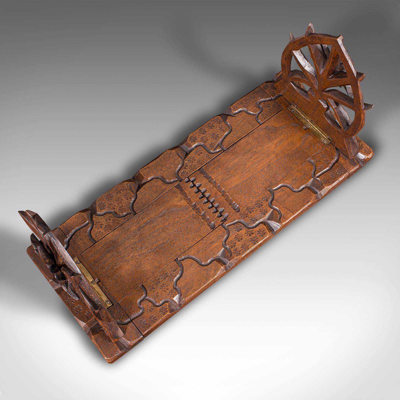 XX secolo Guida per libri estensibile d'epoca, anglo-indiano, teak, supporto decorativo per romanzi, C.C. 1930 in vendita