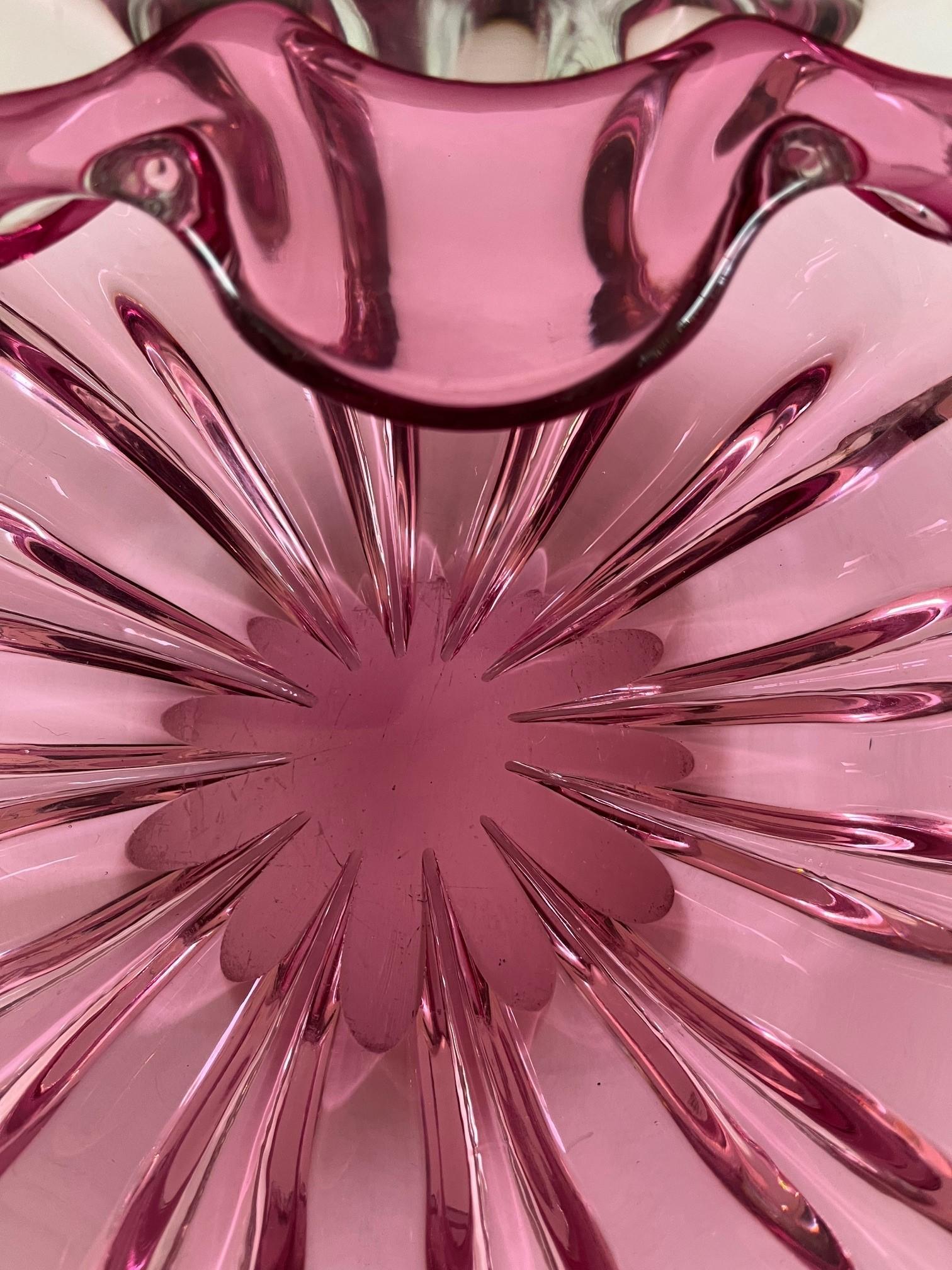 italien Extra large et rare bol en verre de Murano en forme de coquillage rose en vente