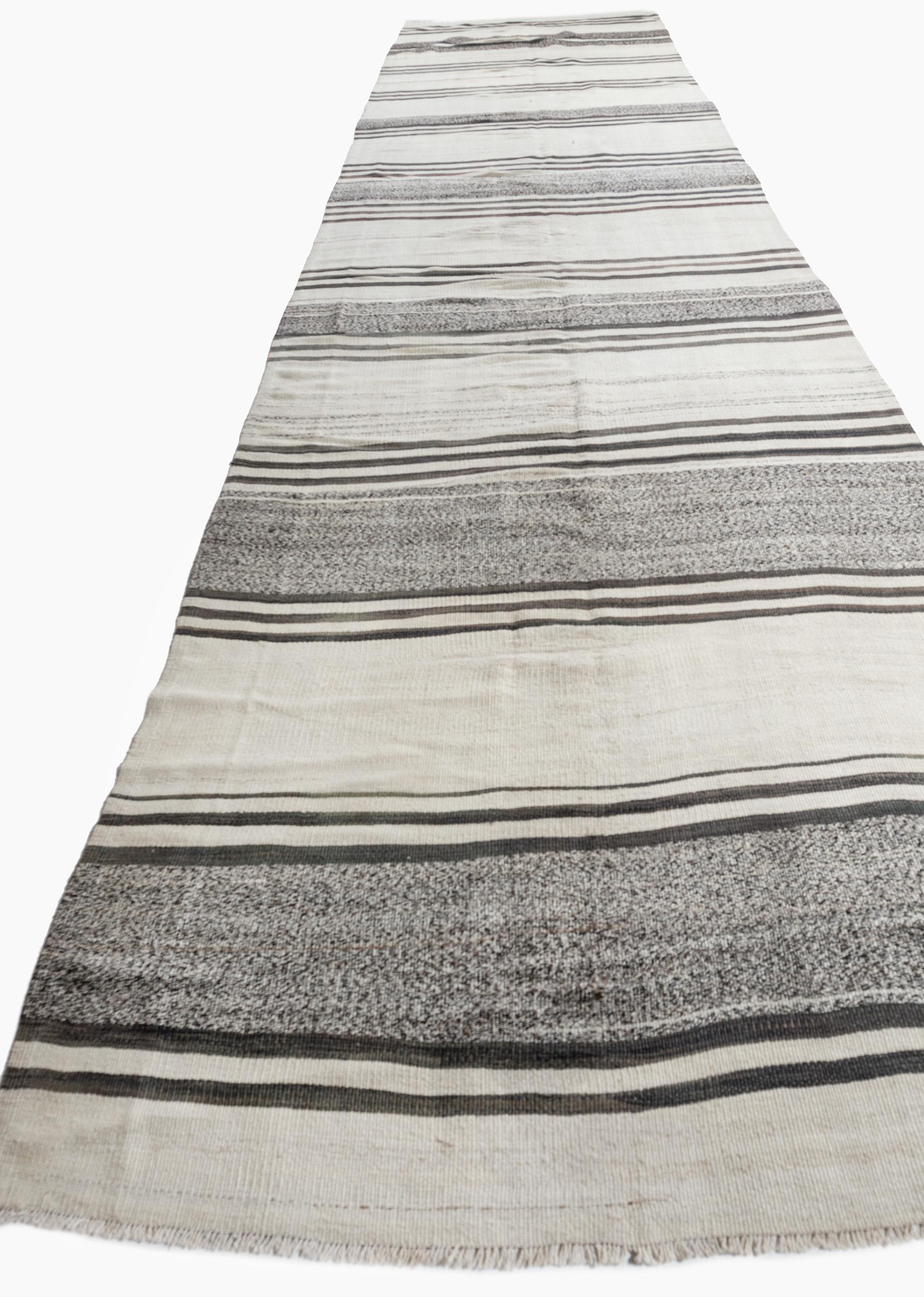 Lana Vintage Extra Long Ivory Turkish Kilim Runner 5' x 21'3 in vendita