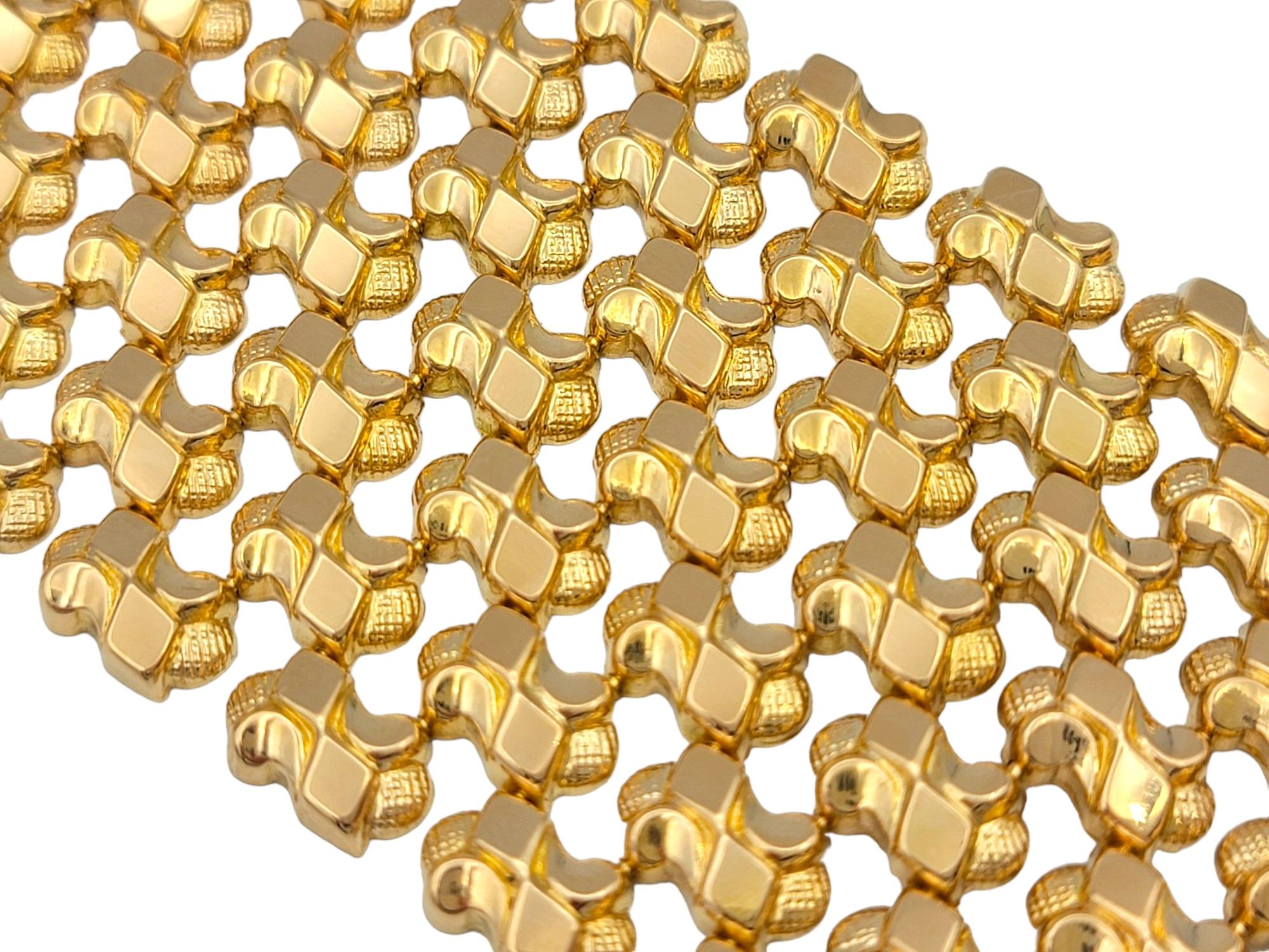 Contemporaneo Bracciale d'epoca extra largo in oro rosa 18 carati a più file strutturate in vendita