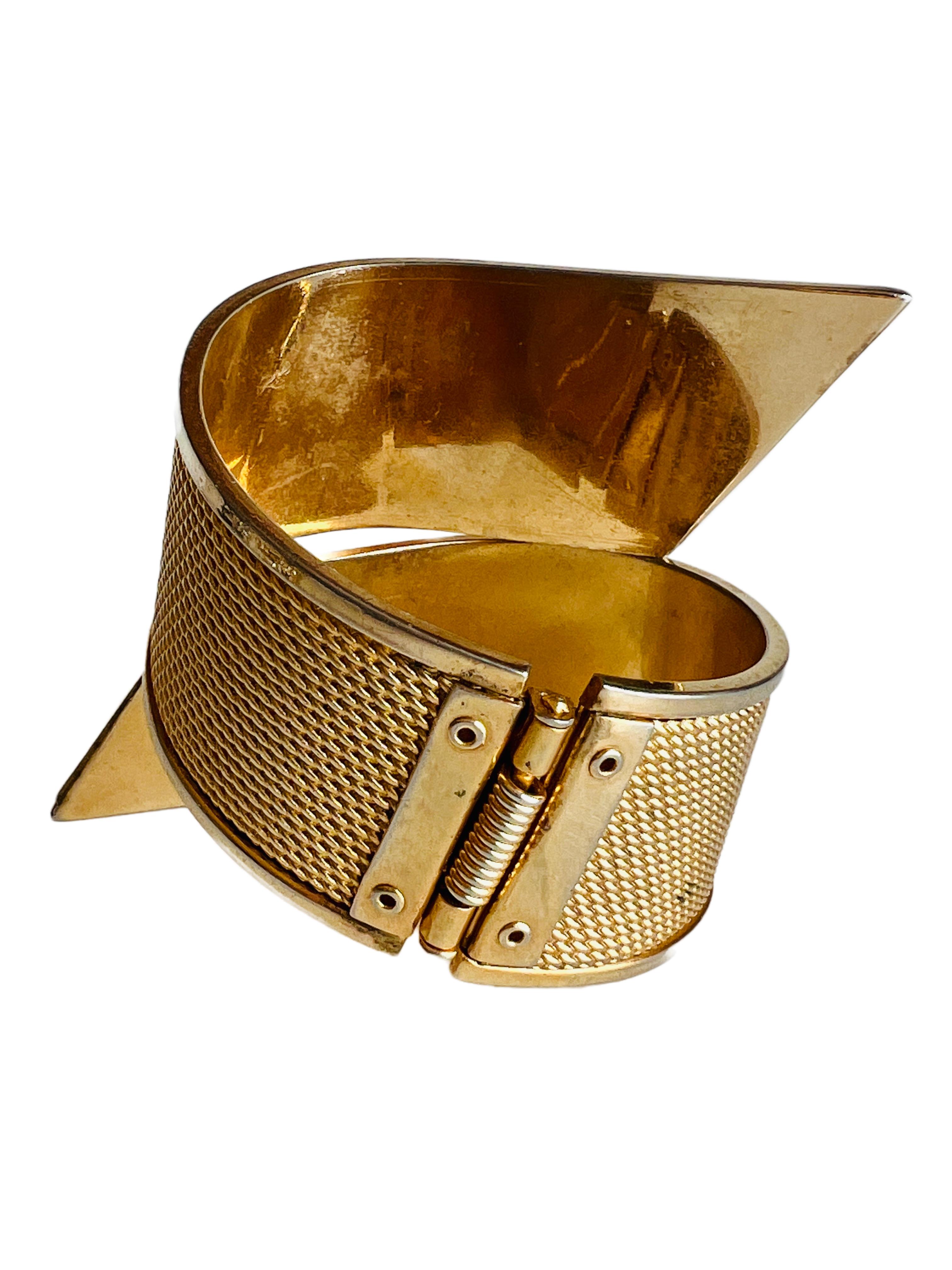 Vintage Extra Wide Vargas Gold Mesh Rhinestone Starburst Hinged Clamper Bracelet Pour femmes en vente