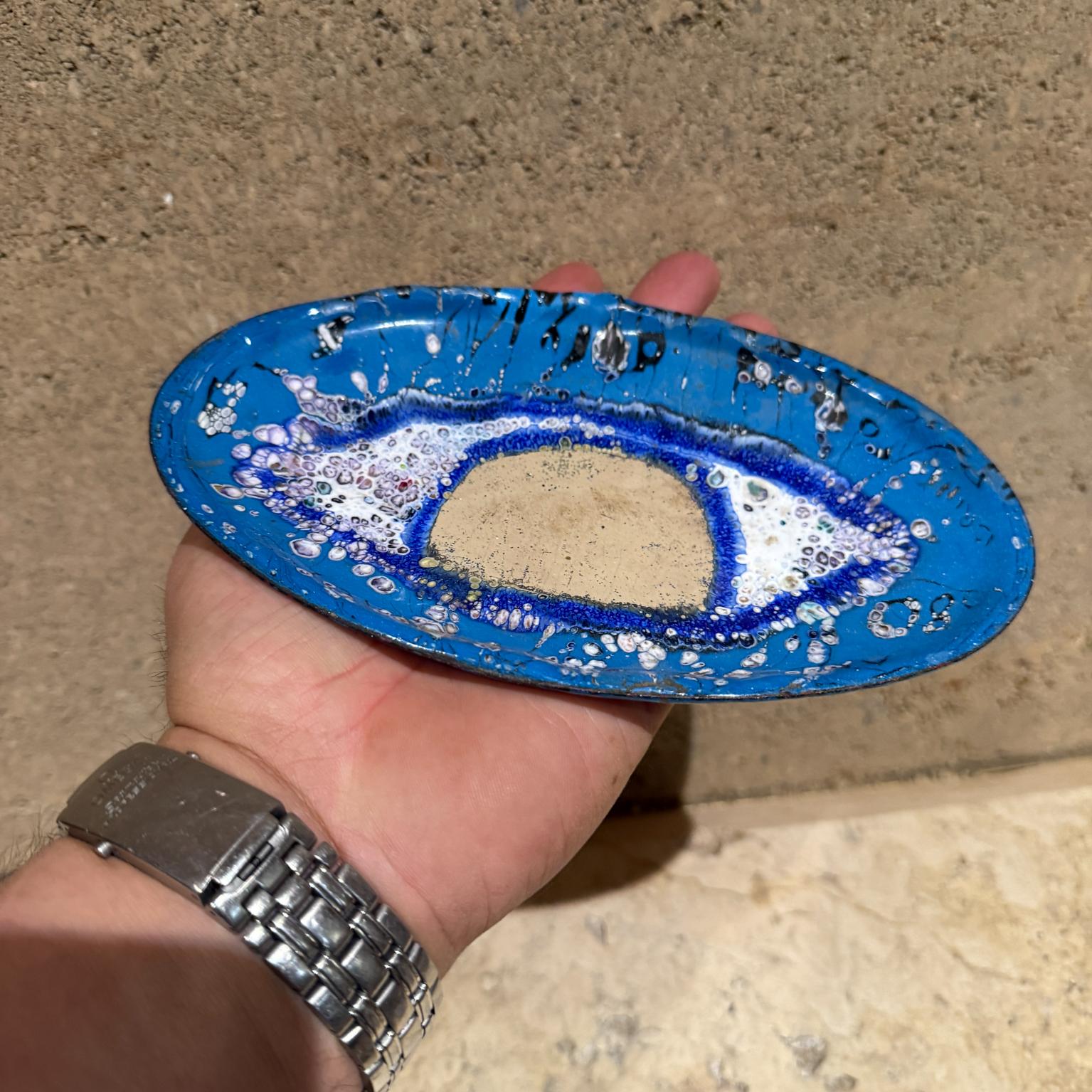 1980 Blue Enamel Eye Plate Graphic Art en vente 6