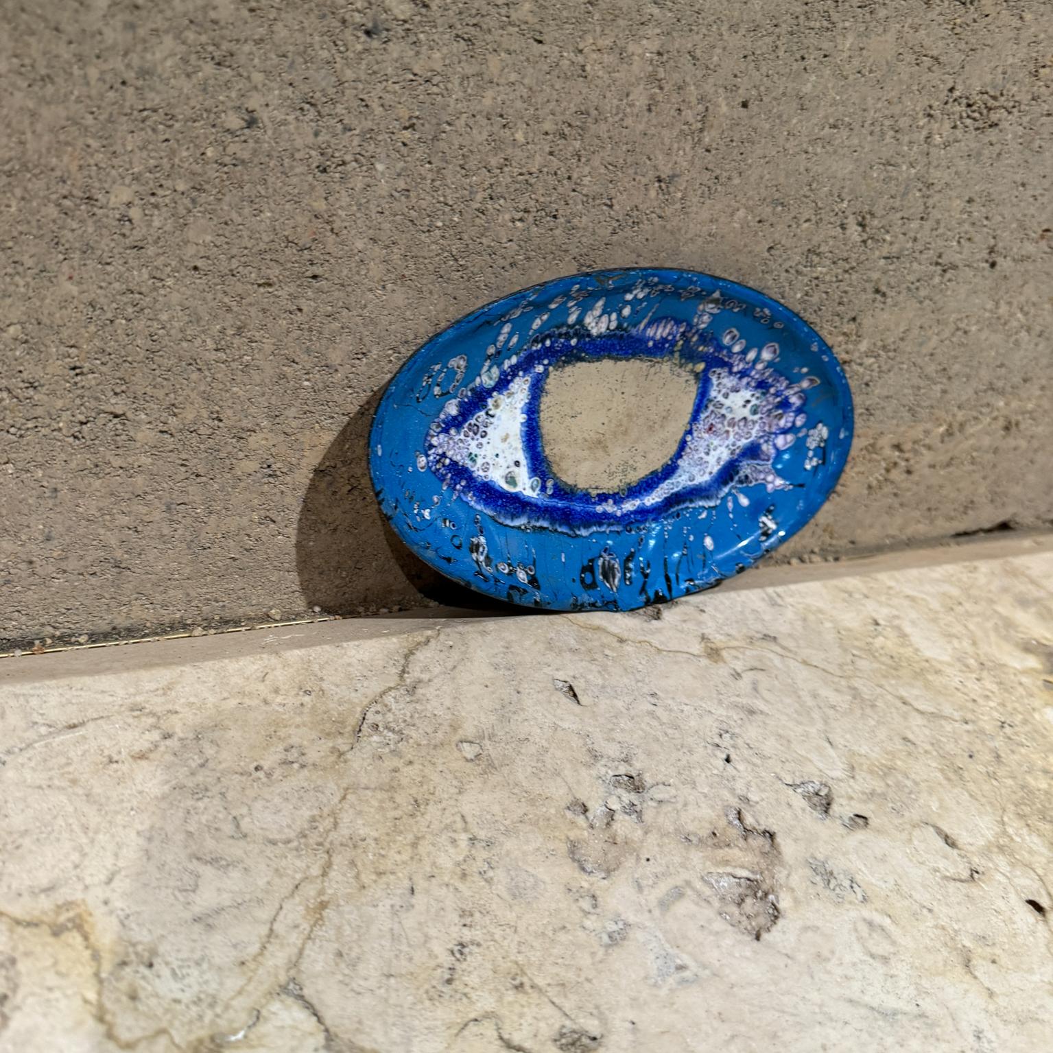 1980 Blue Enamel Eye Plate Graphic Art Bon état - En vente à Chula Vista, CA