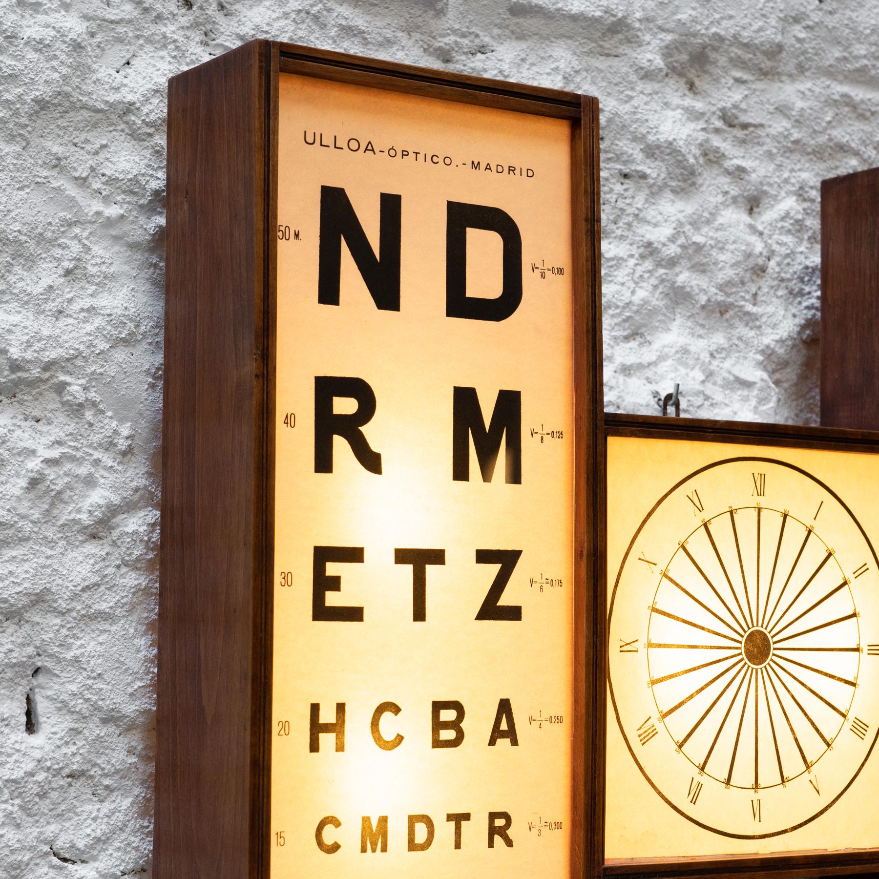 Mid-20th Century Vintage Eye Test Chart With Light By Ulloa Optica Madrid, circa 1950