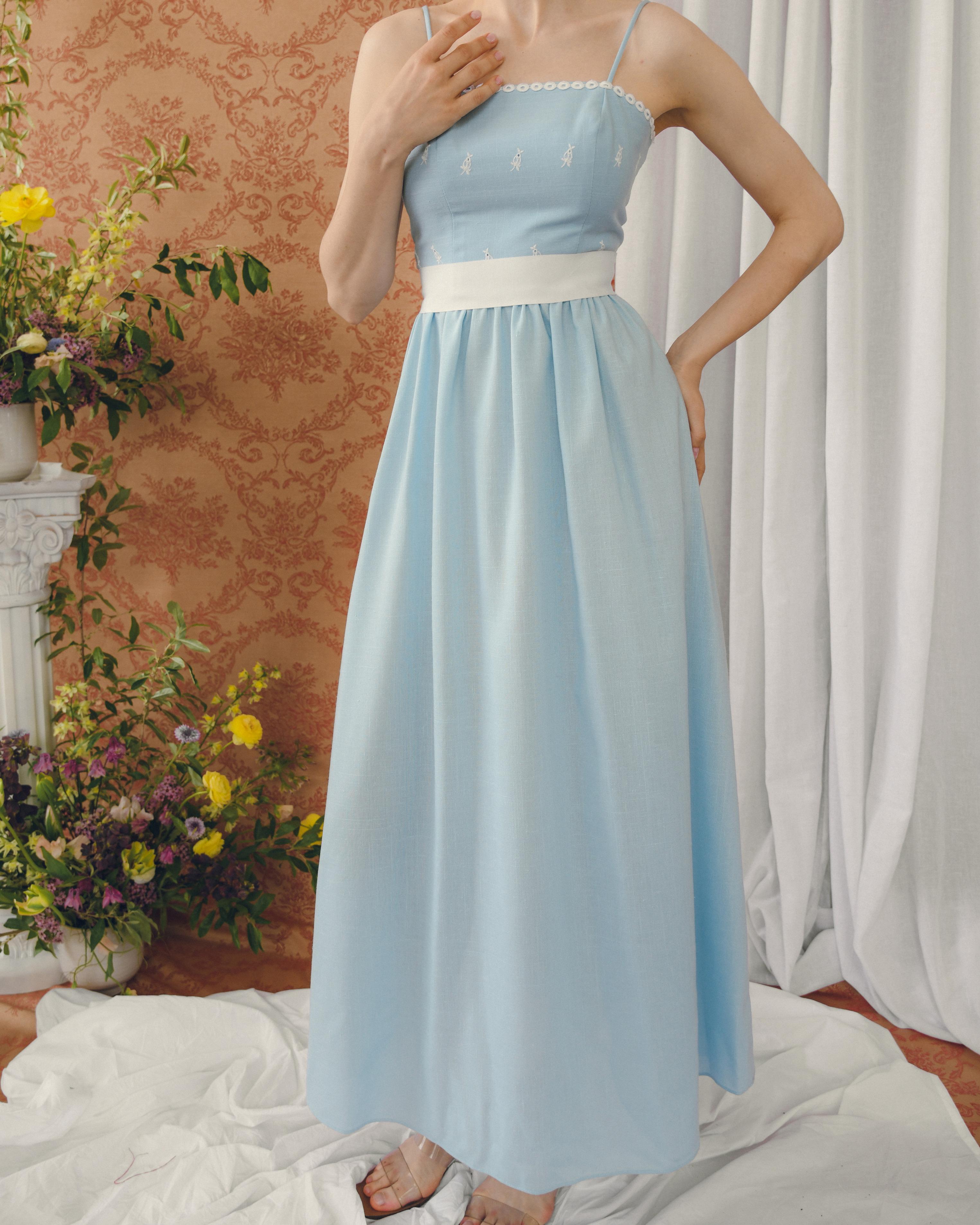 Donna Set di abiti a colonna vintage a due pezzi con camicetta cropped abbinata, con occhiello in vendita
