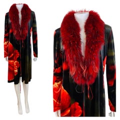 Robe vintage rouge à fleurs en velours avec col en fourrure de renard Roberto Cavalli, A/H 1999