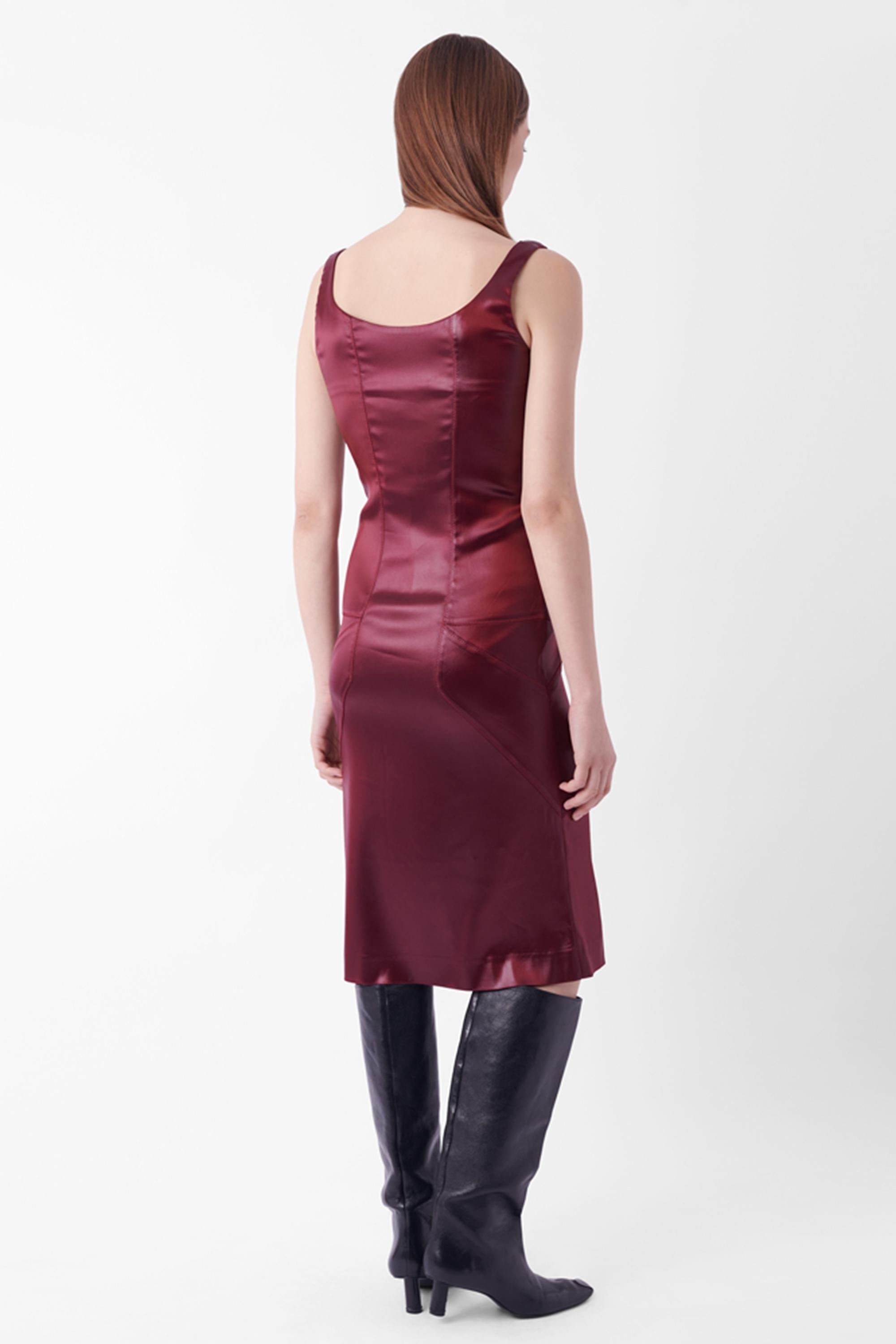 John Galliano Fall Winter 2000 burgundy dress, closing runway look. This runway satin dress features, optional off-shoulder silhouette, stitched detailing and side zip fastening closure. In excellent condition.
Brand: John Galliano
Size: UK