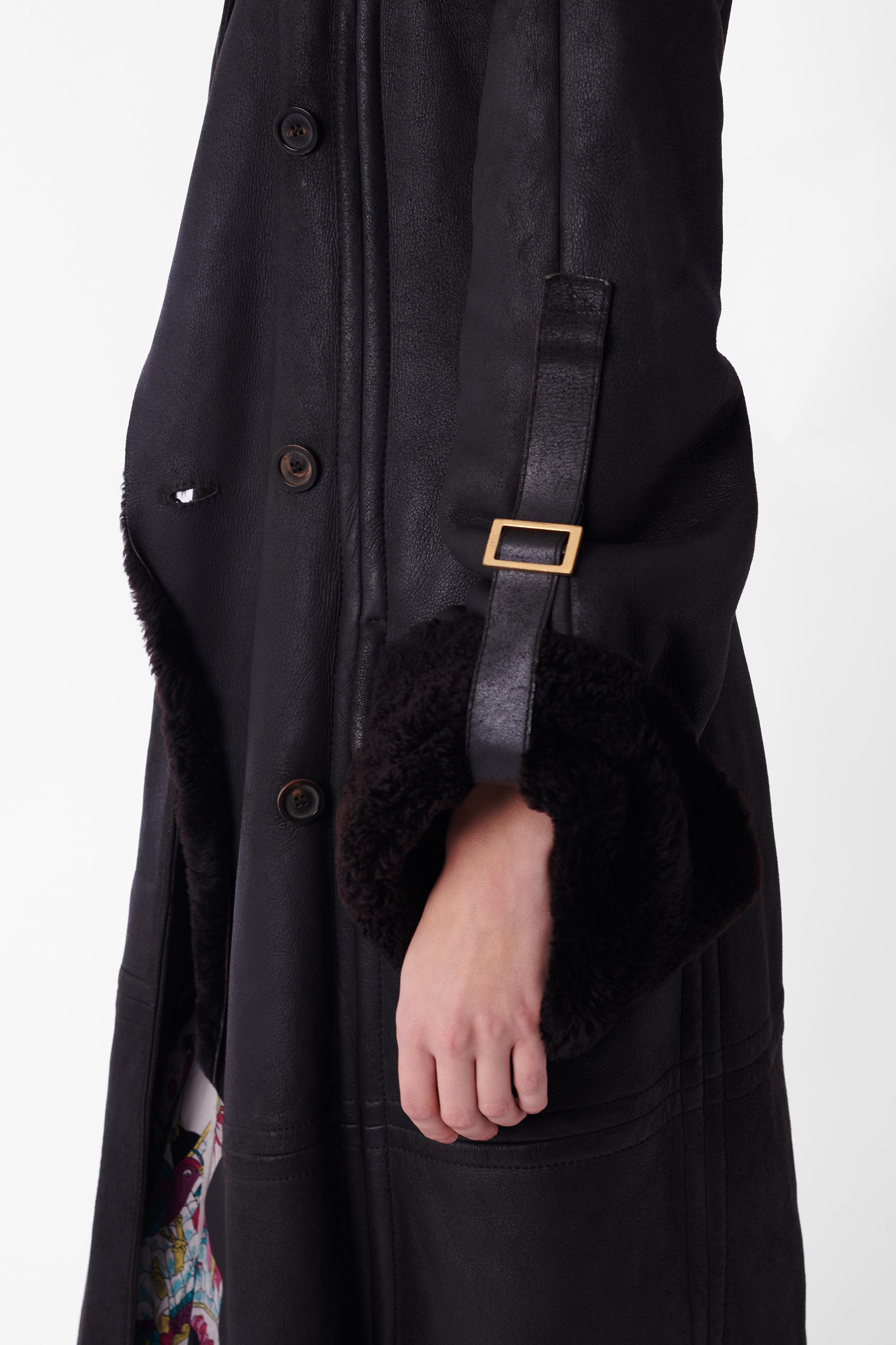 Manteau de défilé Vintage F/W 2003 en shearling noir en vente 1