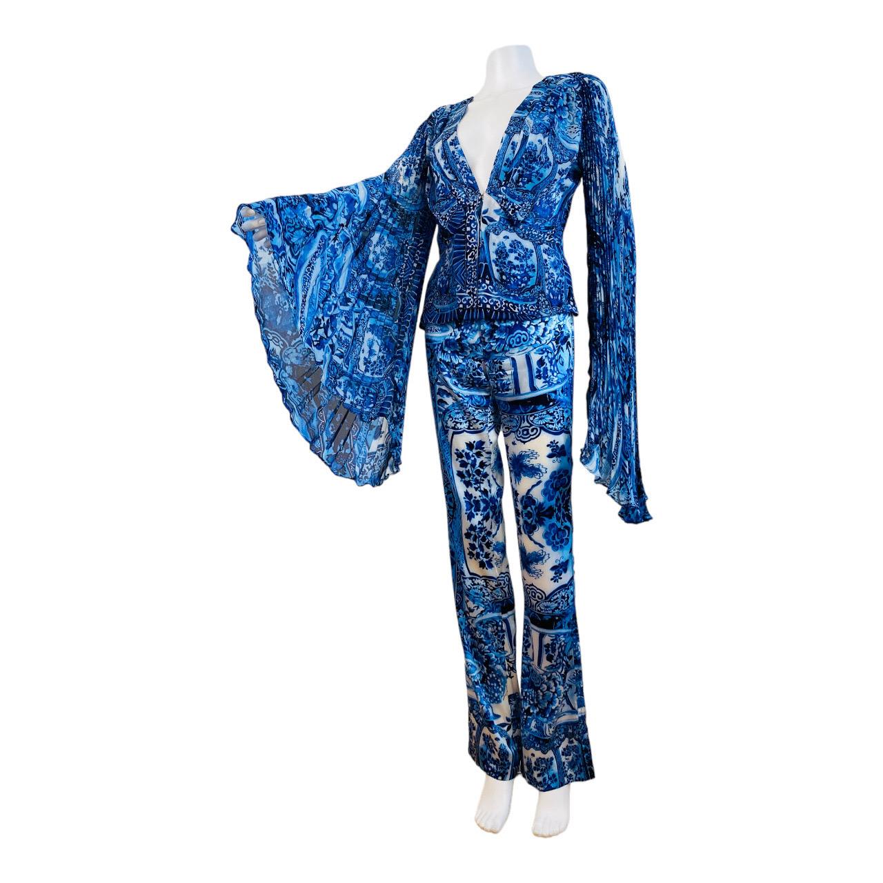 Vintage F/W 2005 Roberto Cavalli Set
Iconic chinoiserie blue + white print 
One pair of low cut straight leg cut stretch silk pants with belt loops, dark metal closure button + accents, side hidden pocket on both hips still sewn closed (shown pinned