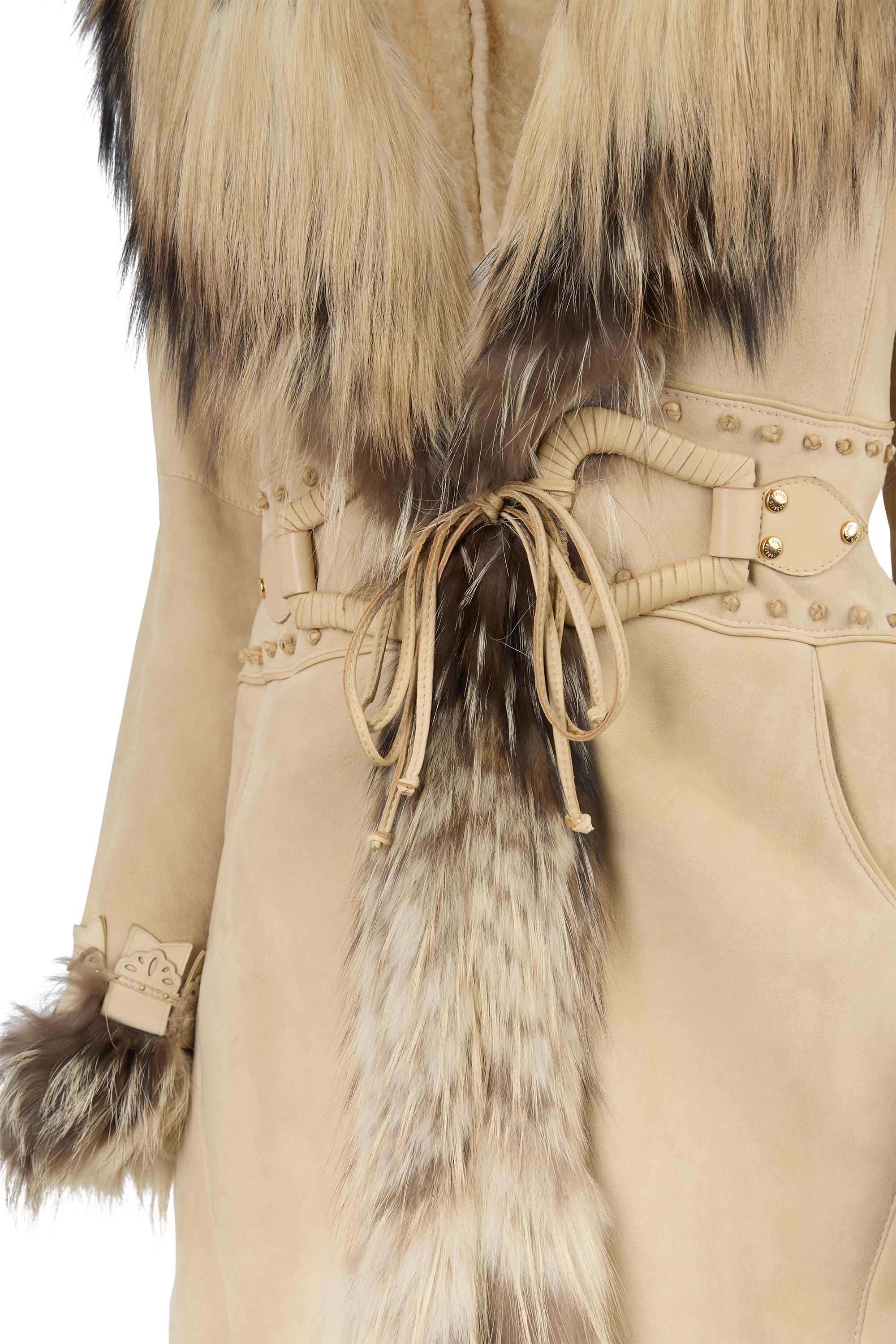 Beige Vintage F/W 2006 Roberto Cavalli Manteau en cuir et daim avec bordures en renard argenté en vente