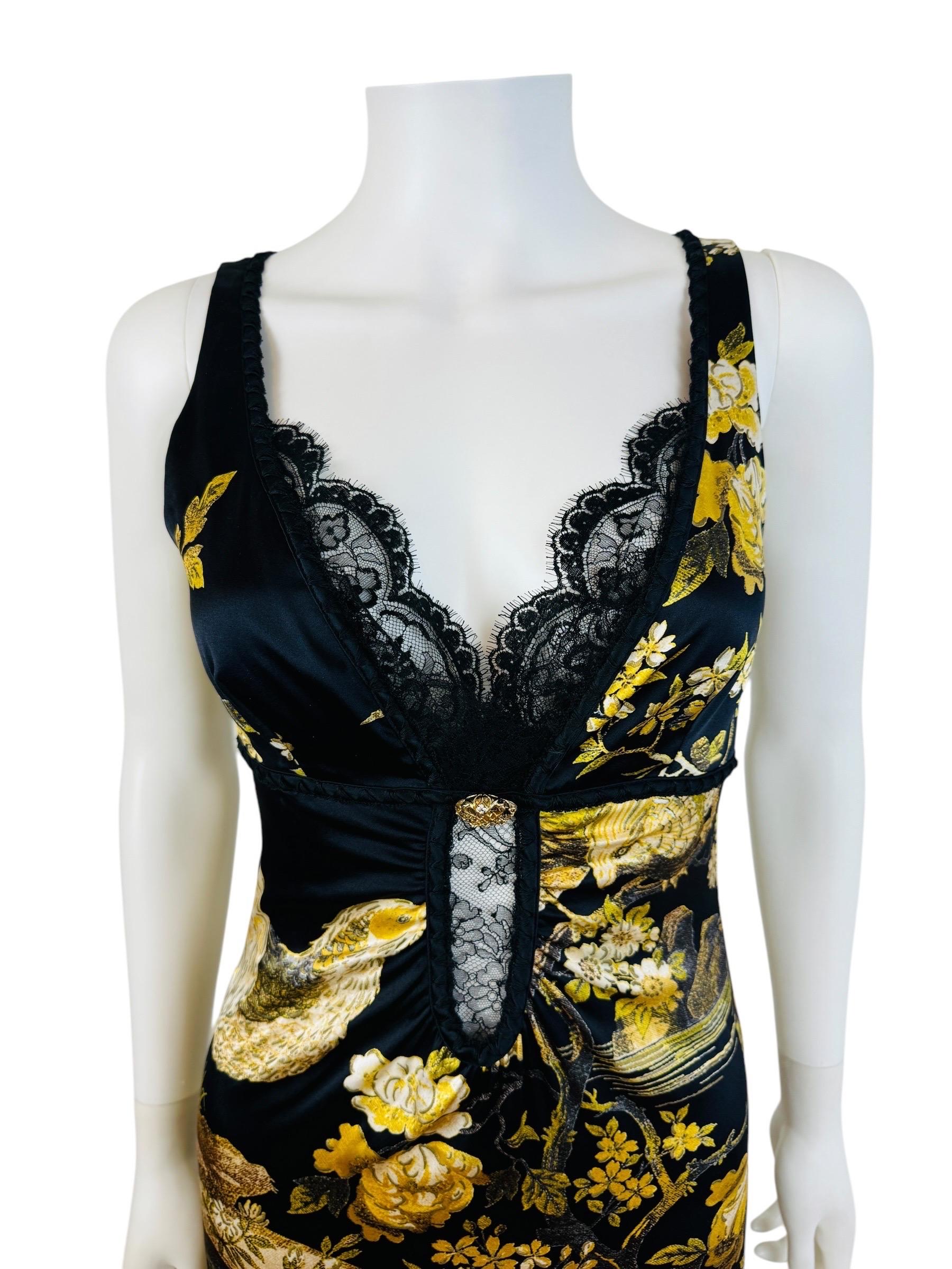 Vintage F/W 2006 Roberto Cavalli Opulent Birds Floral Black Lace Mini Dress In Excellent Condition For Sale In Denver, CO
