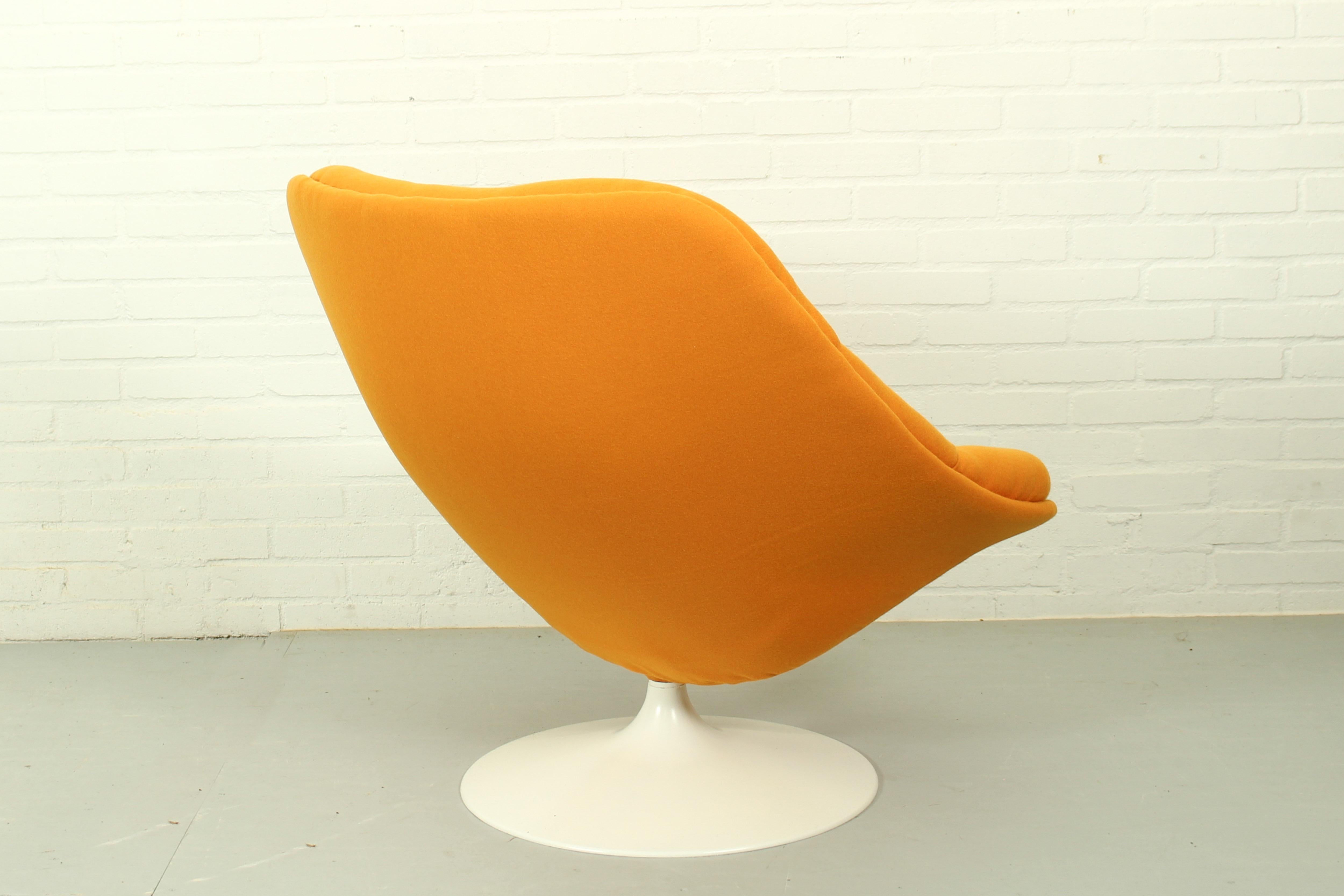 Vintage F557 armchair by Pierre Paulin for Artifort, 1960 In Good Condition In Appeltern, Gelderland